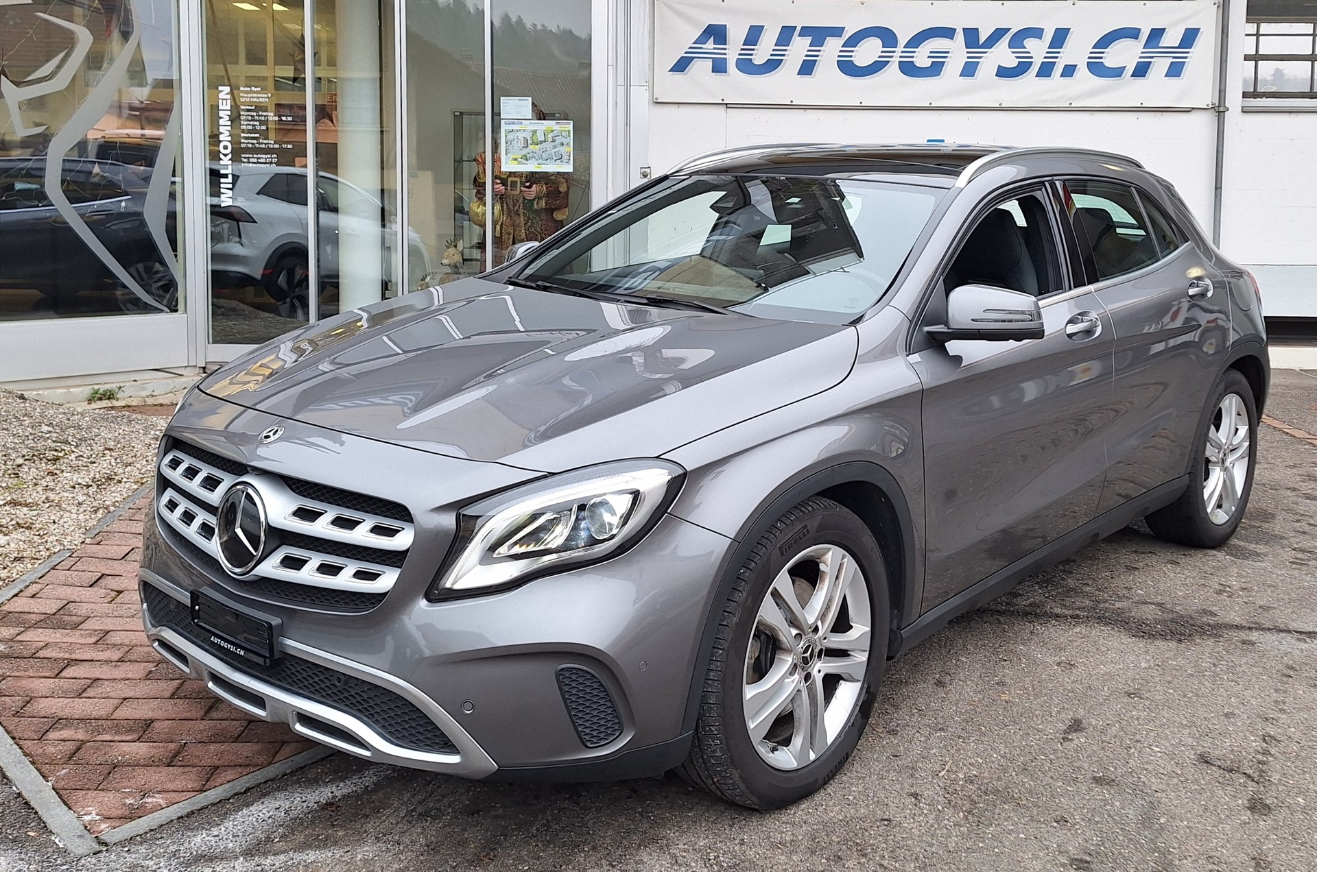 MERCEDES-BENZ GLA 250 Urban 4Matic-image-4