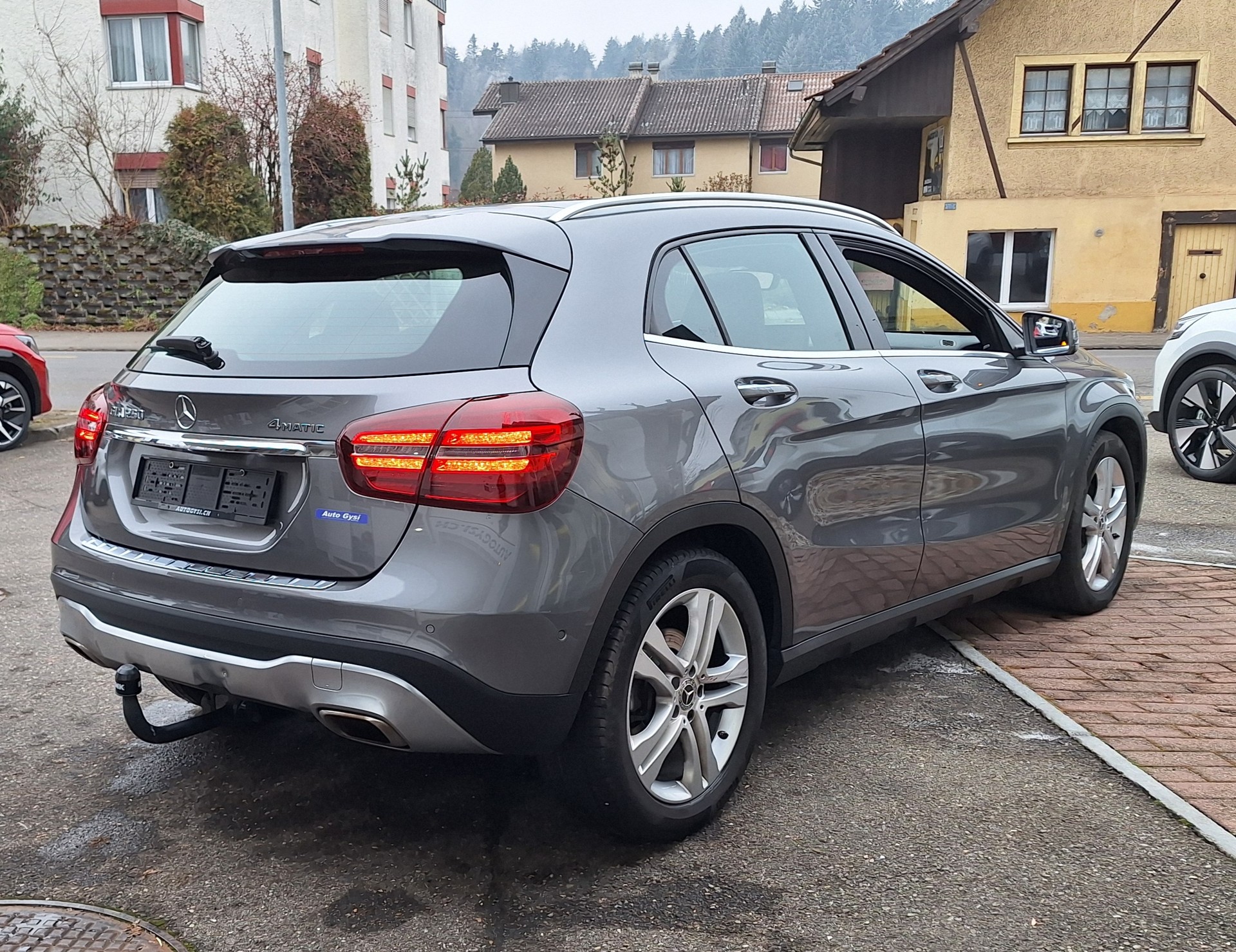 MERCEDES-BENZ GLA 250 Urban 4Matic-image-12