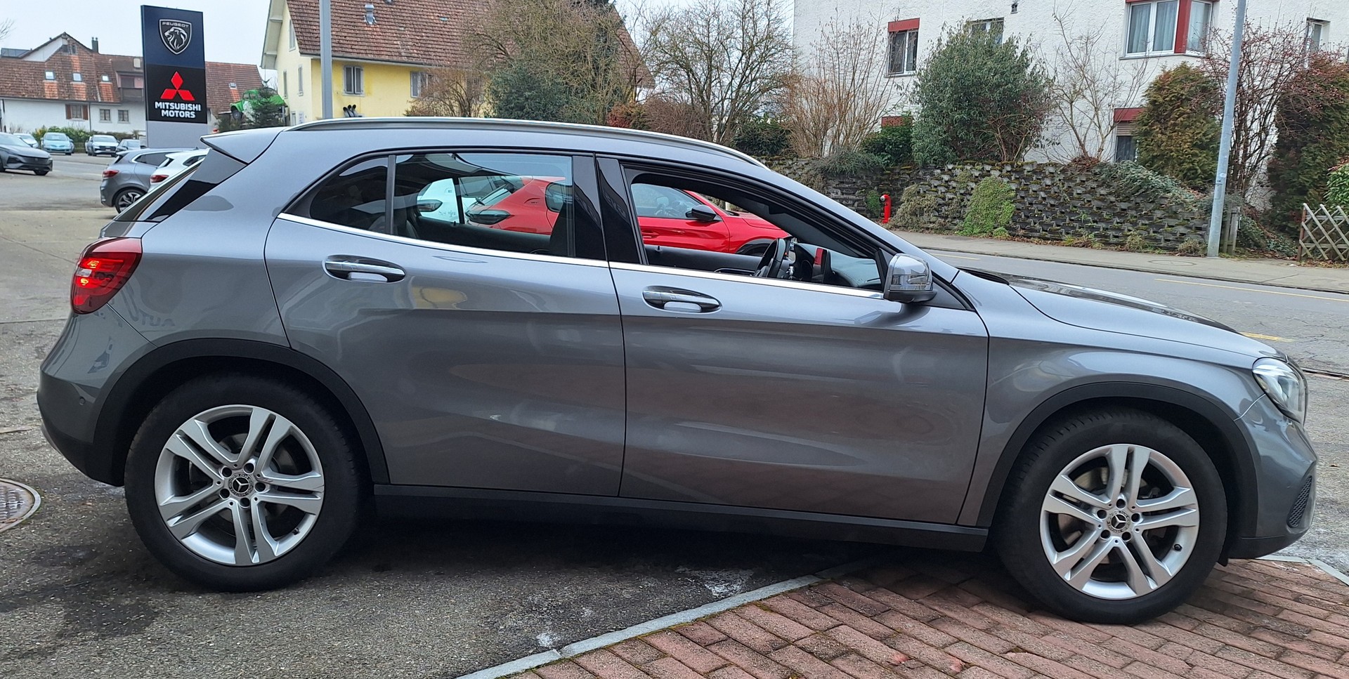 MERCEDES-BENZ GLA 250 Urban 4Matic-image-3