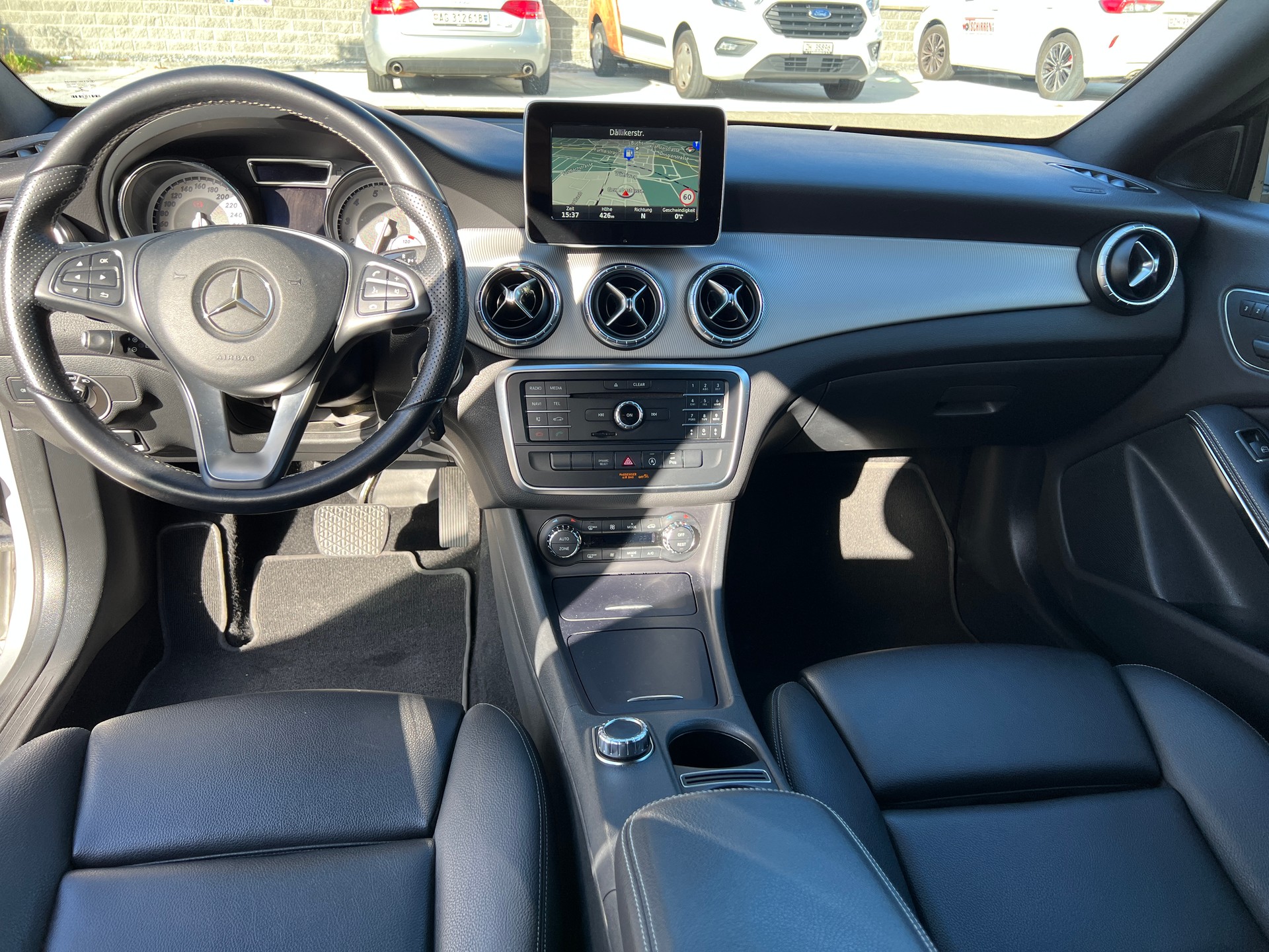 MERCEDES-BENZ CLA Shooting Brake 180 AMG Line 7G-DCT-image-4