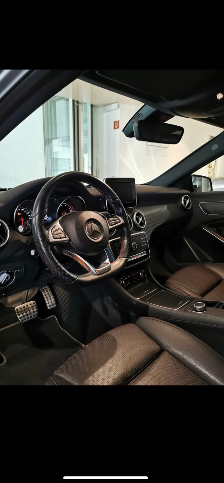 MERCEDES-BENZ A 220 AMG Line 4Matic 7G-DCT-image-3