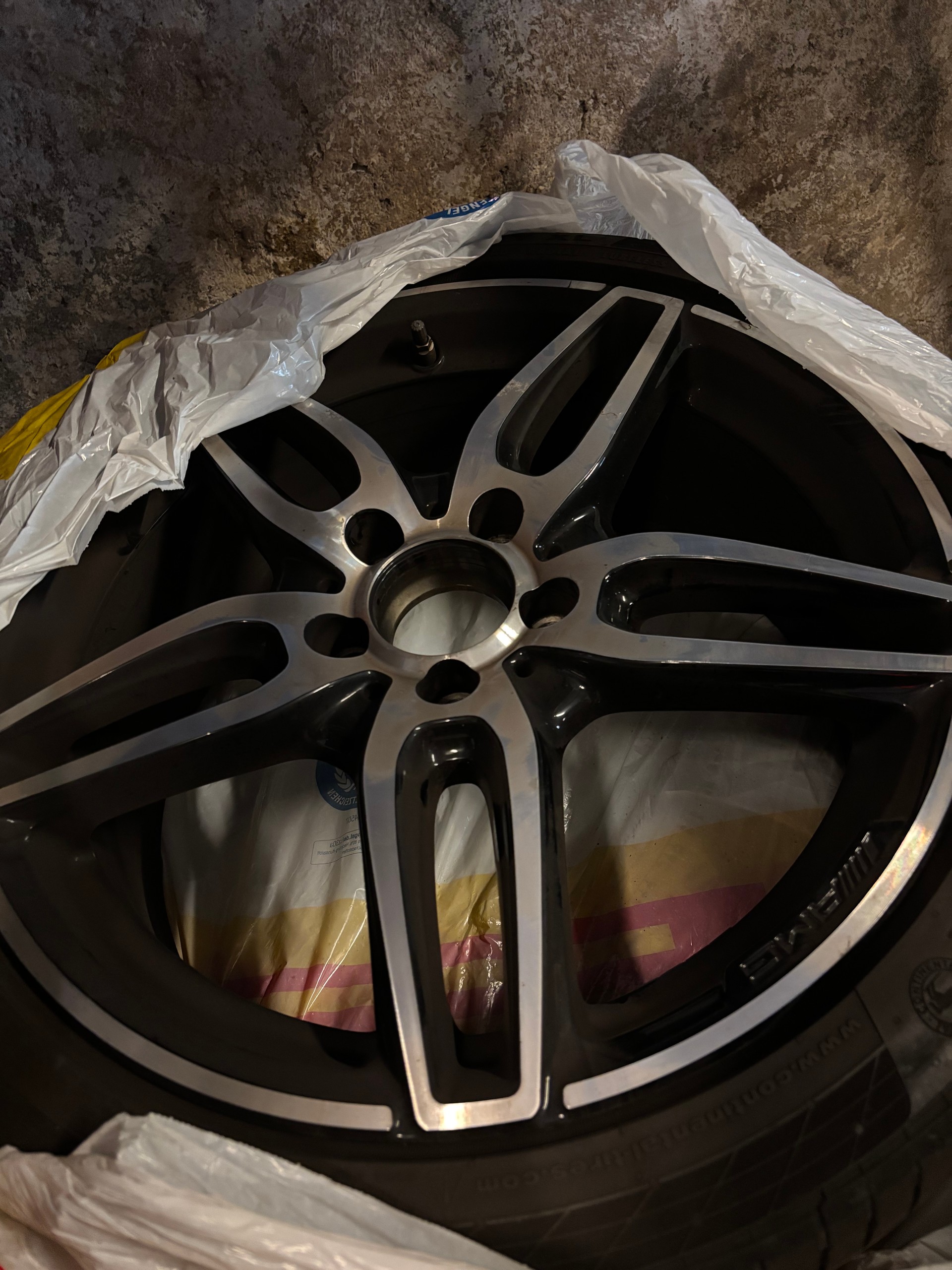 MERCEDES-BENZ A 220 AMG Line 4Matic 7G-DCT-image-4