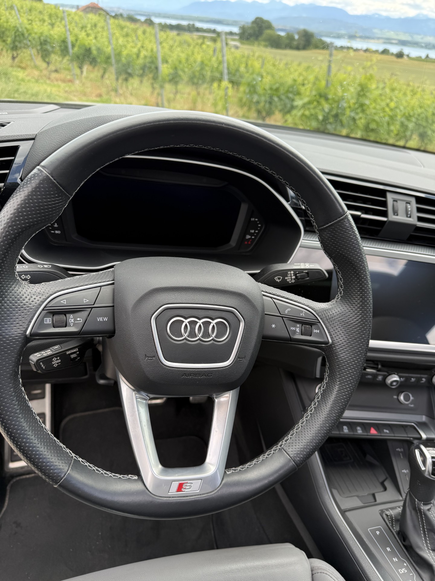 AUDI Q3 35 TDI S line Attraction quattro S-tronic-image-10