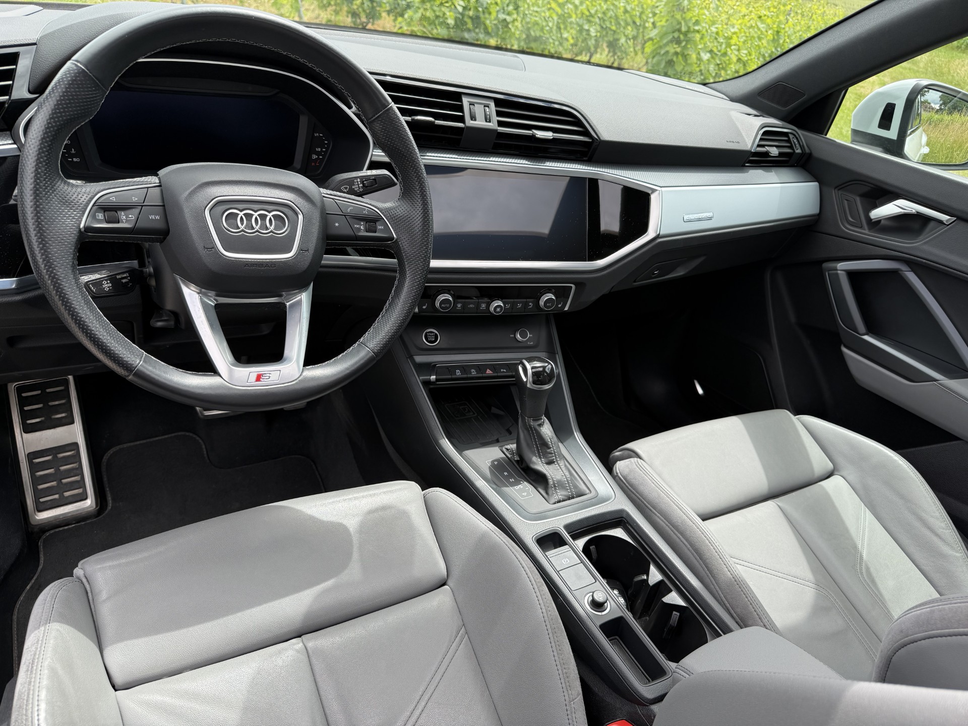 AUDI Q3 35 TDI S line Attraction quattro S-tronic-image-9
