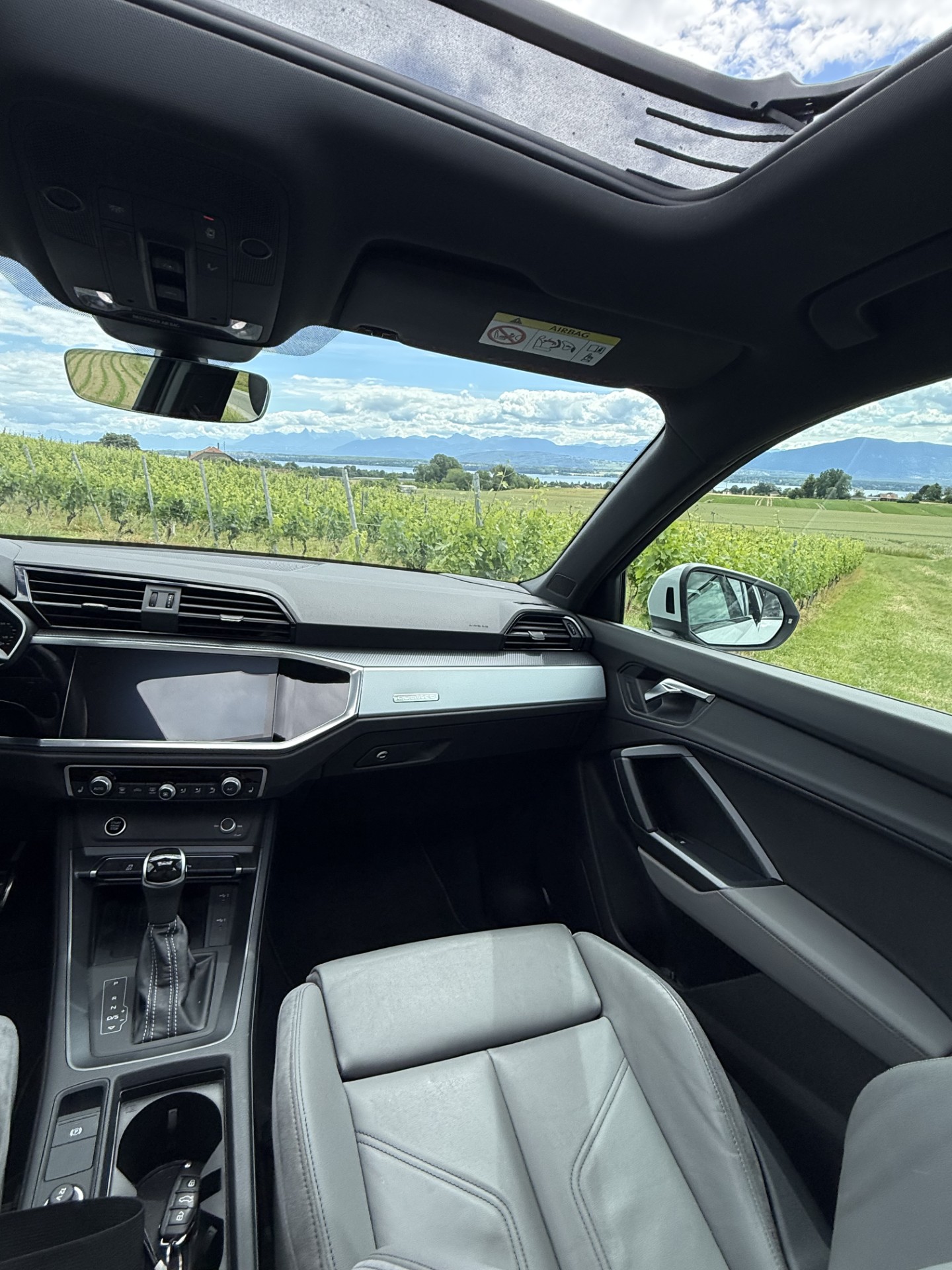AUDI Q3 35 TDI S line Attraction quattro S-tronic-image-3