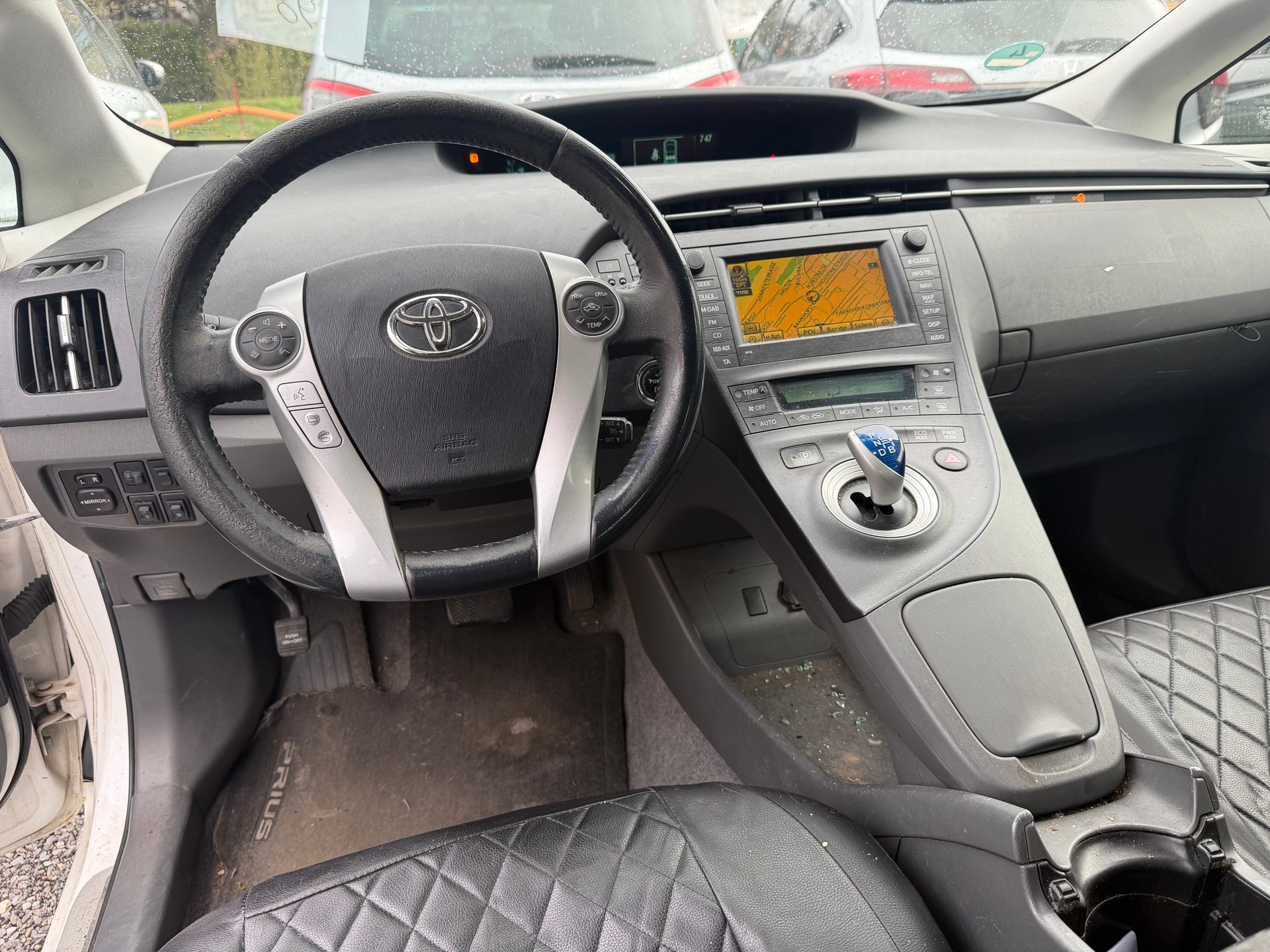 TOYOTA Prius 1.8 16V HSD Luna-image-11