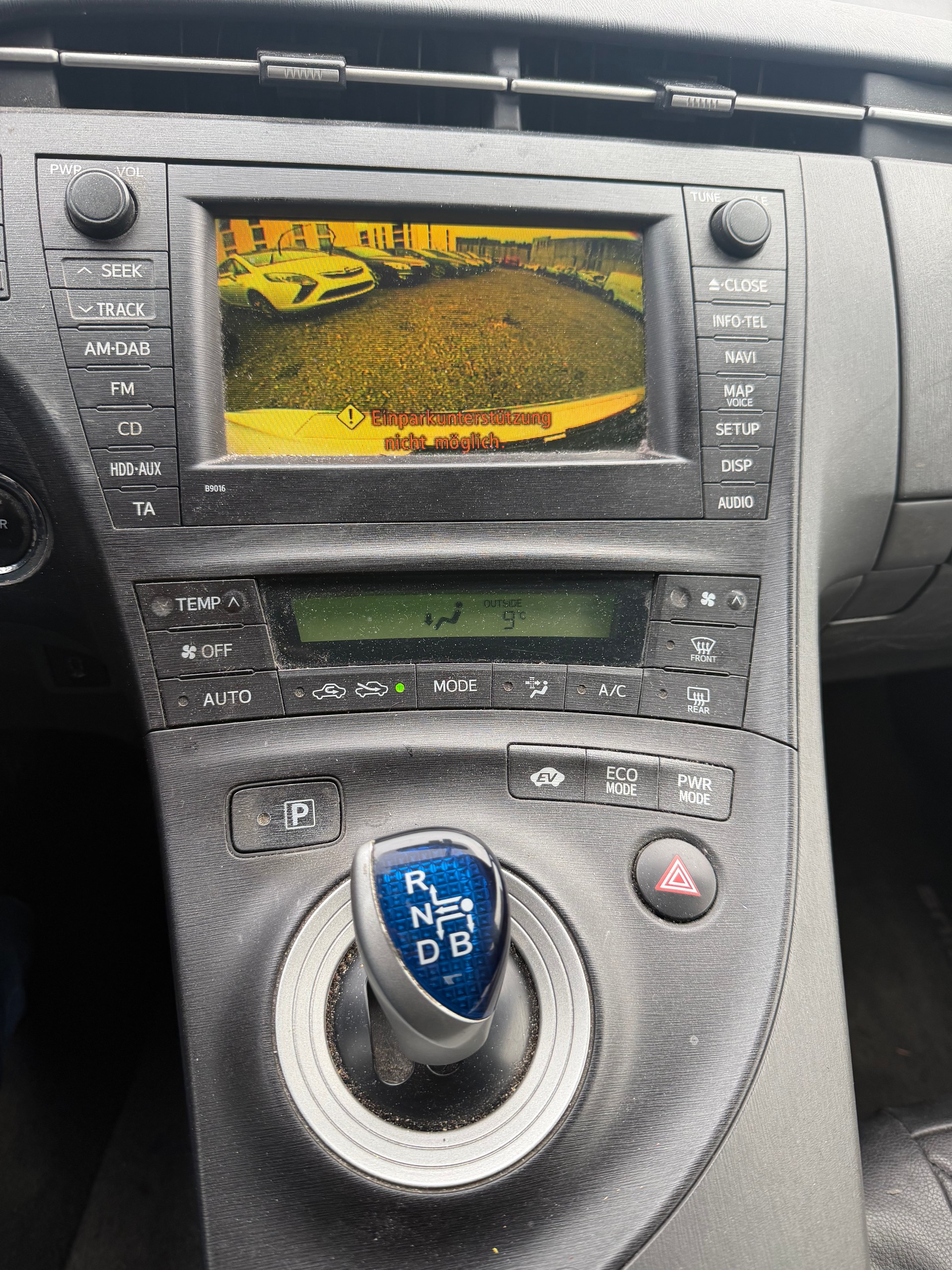 TOYOTA Prius 1.8 16V HSD Luna-image-13