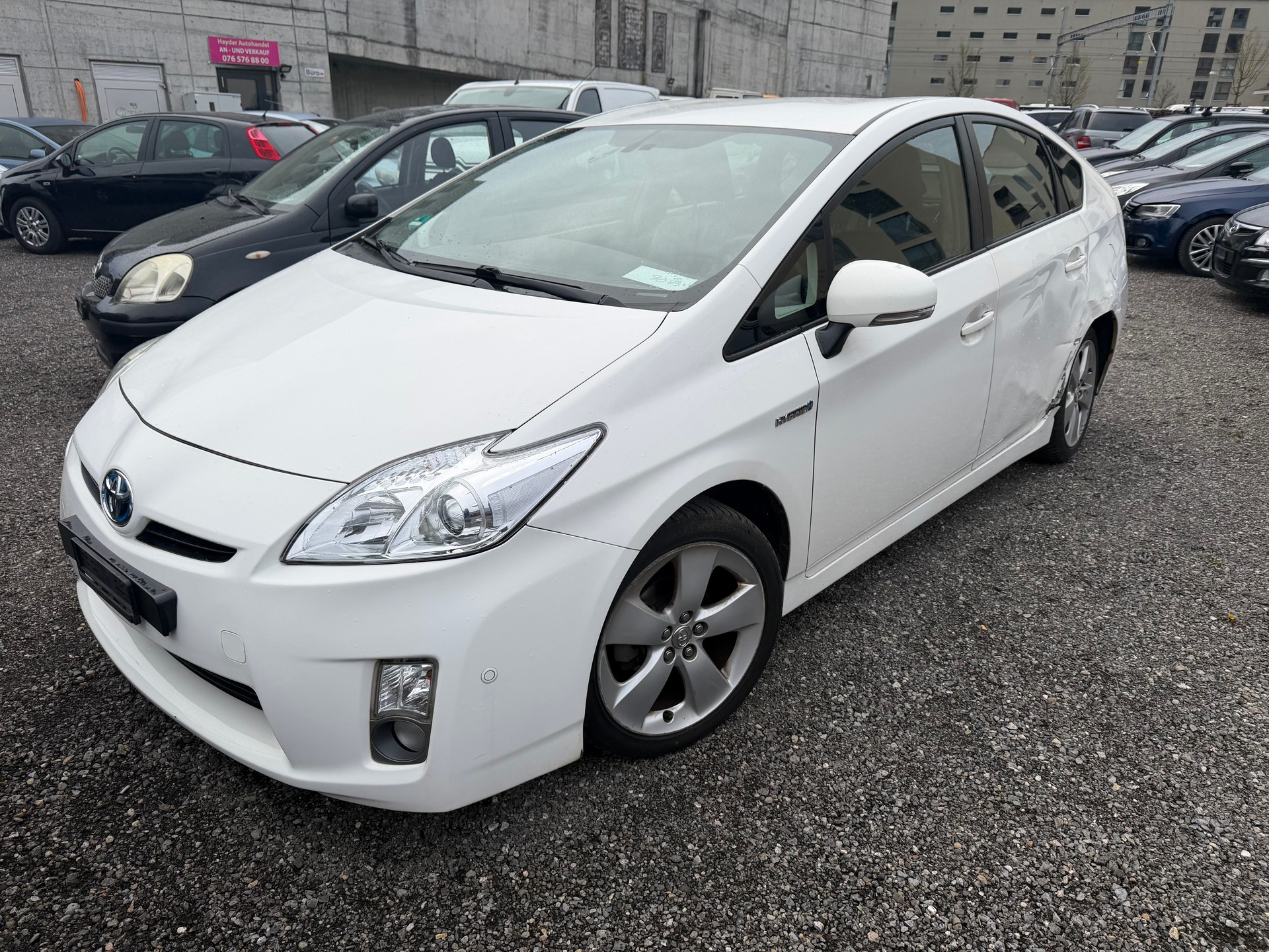TOYOTA Prius 1.8 16V HSD Luna-image-3