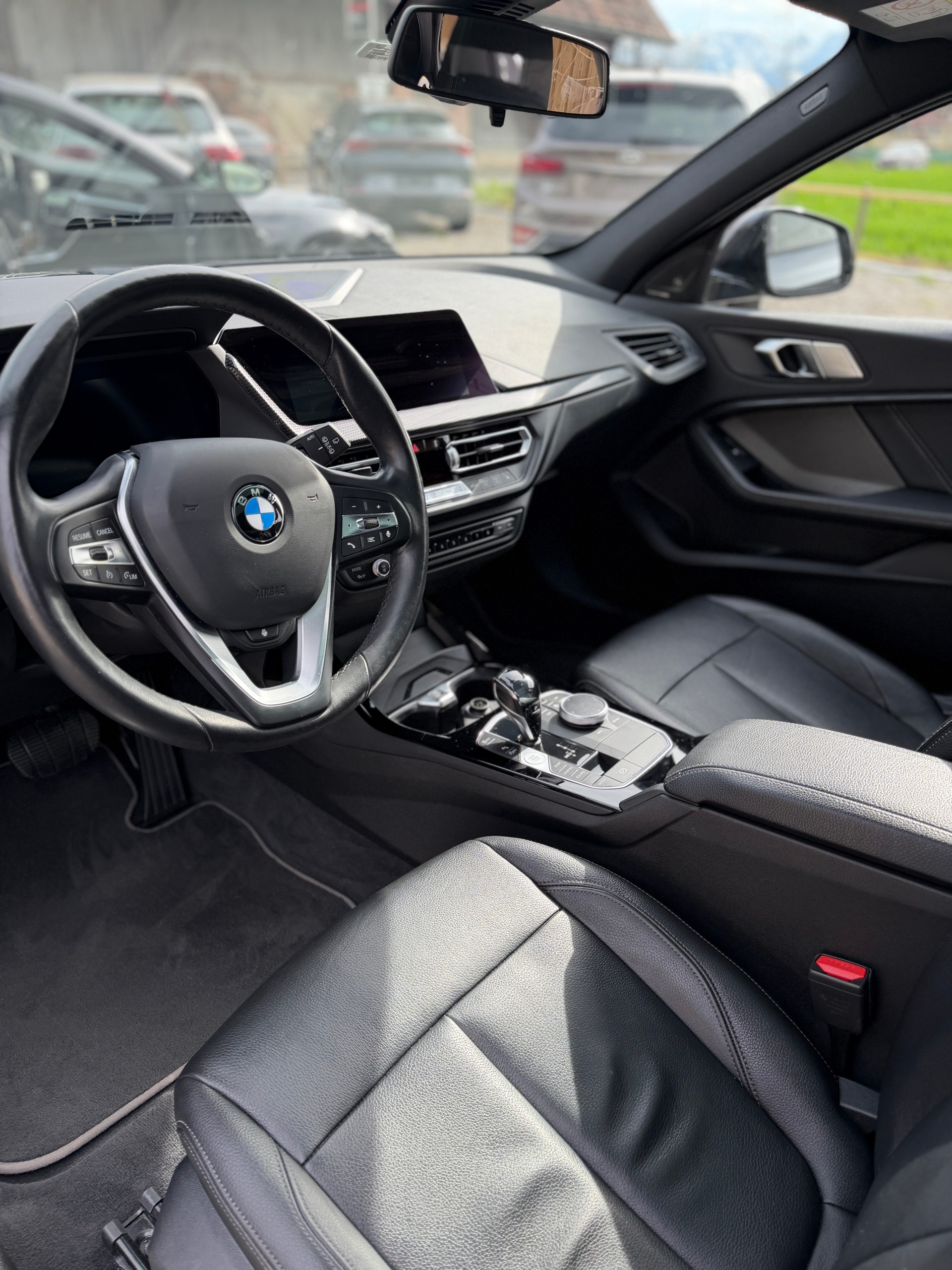 BMW 120d xDrive Steptronic Luxury Line-showroom-element-2