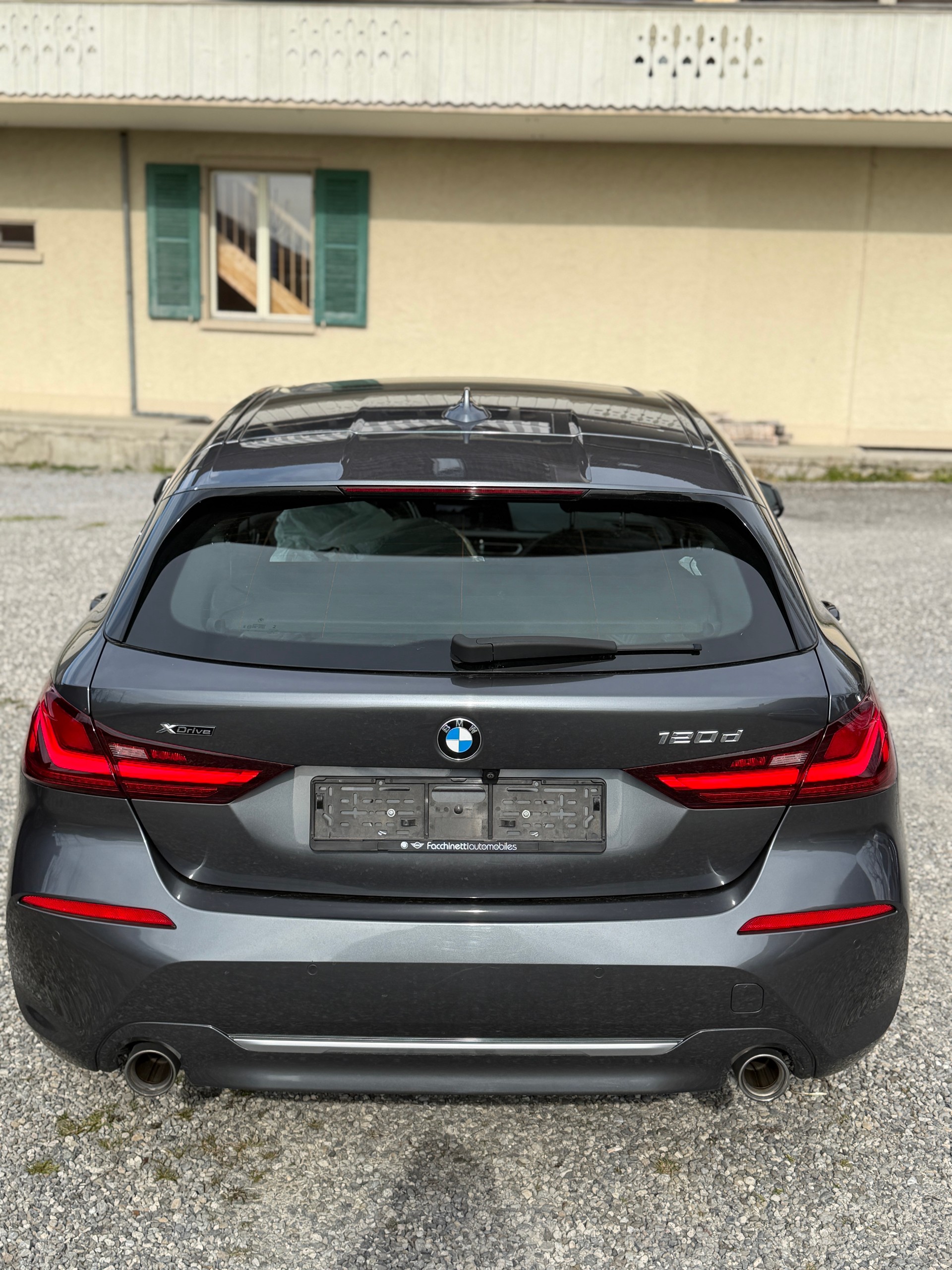 BMW 120d xDrive Steptronic Luxury Line-image-4