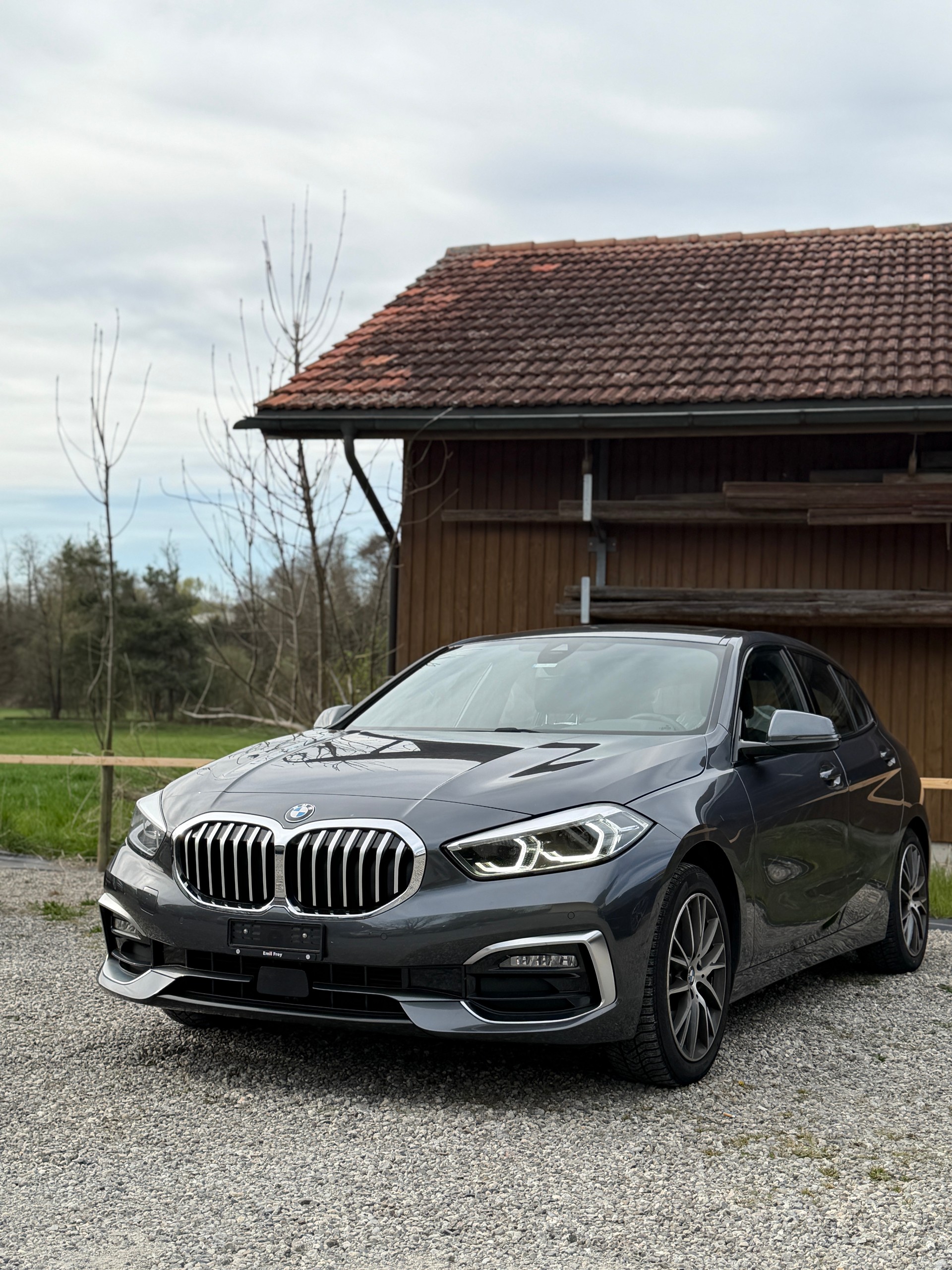 BMW 120d xDrive Steptronic Luxury Line-showroom-element-1