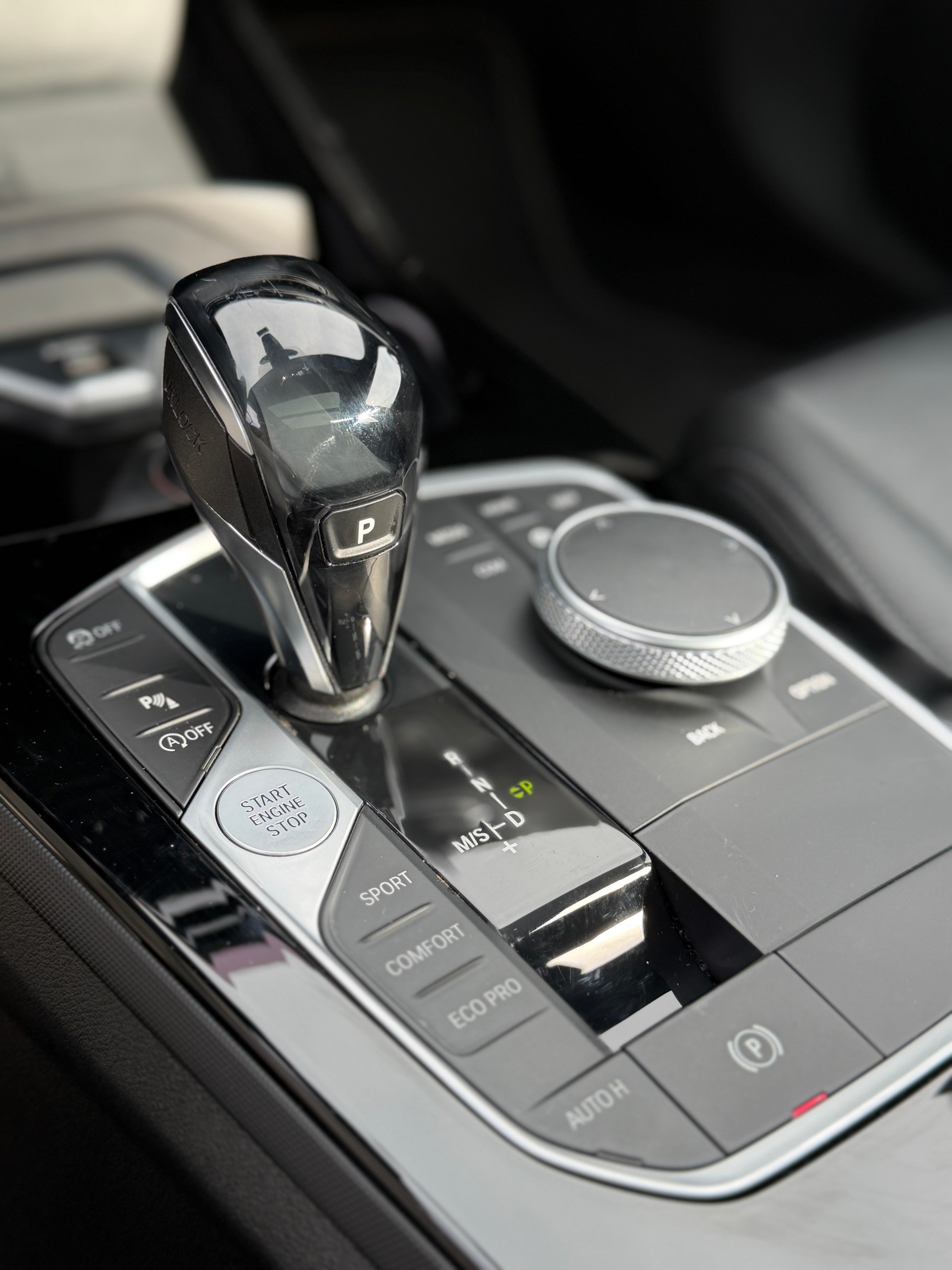 BMW 120d xDrive Steptronic Luxury Line-image-6