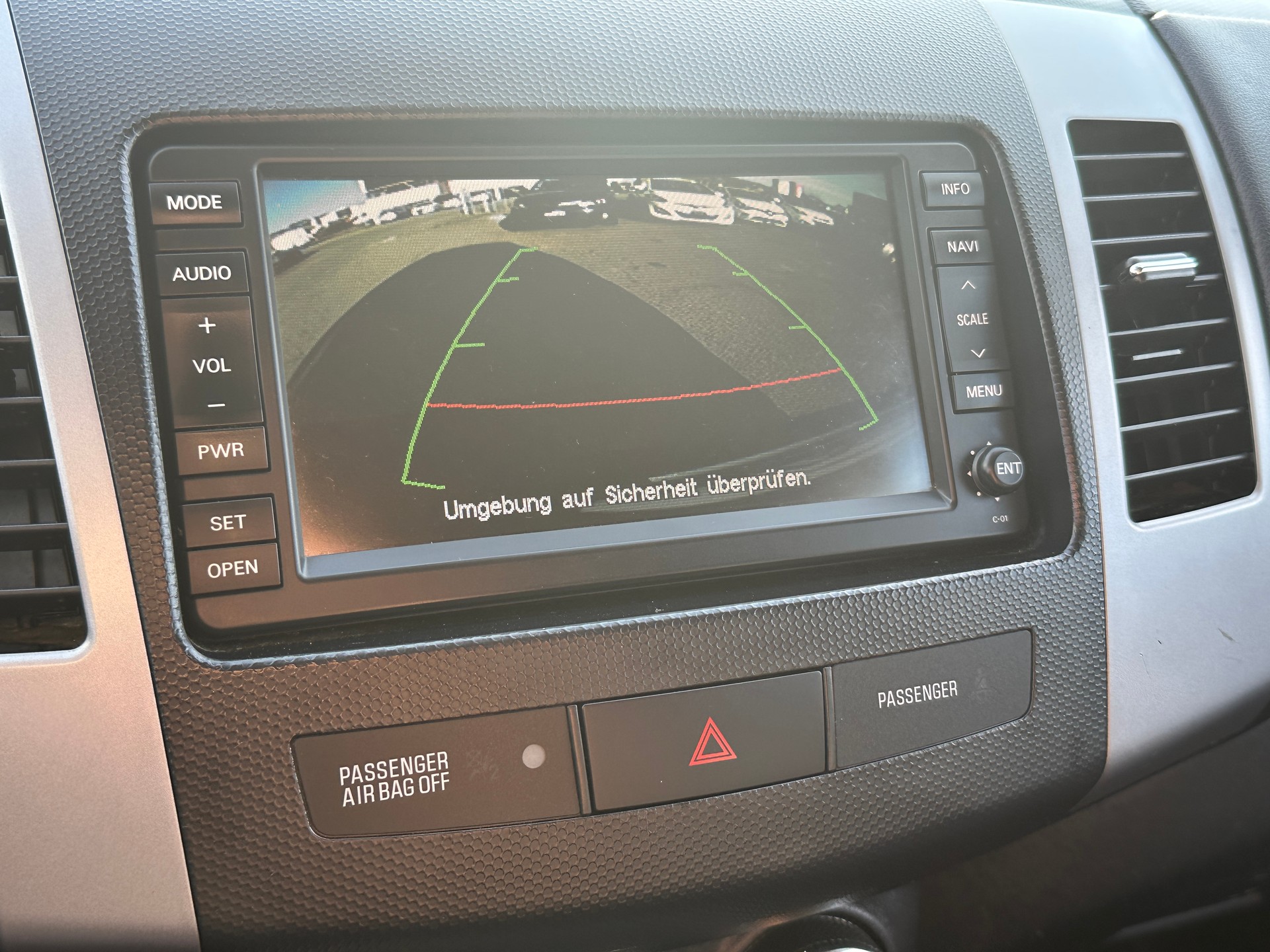 CITROEN C-Crosser 2.2 HDi Exclusive DCS6 7PL-image-13