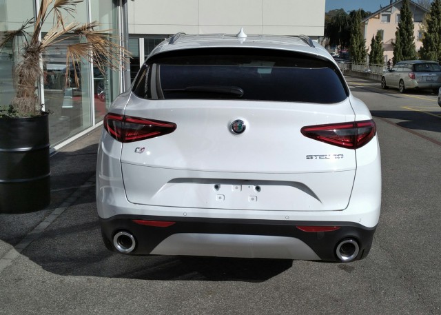 ALFA ROMEO Stelvio 2.0 Executive Q4 Automatic-image-3