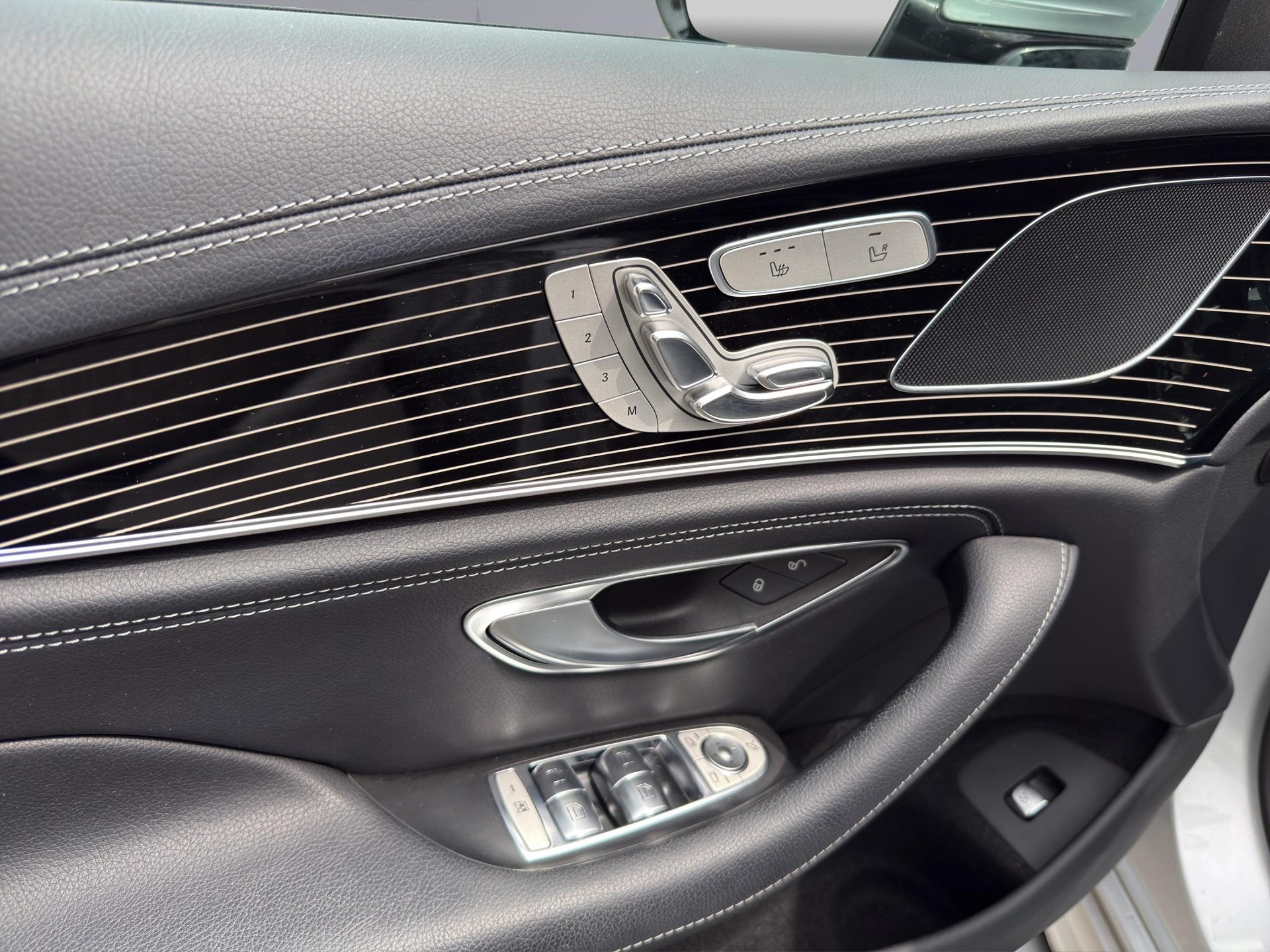 MERCEDES-BENZ CLS 450 4matic-image-14
