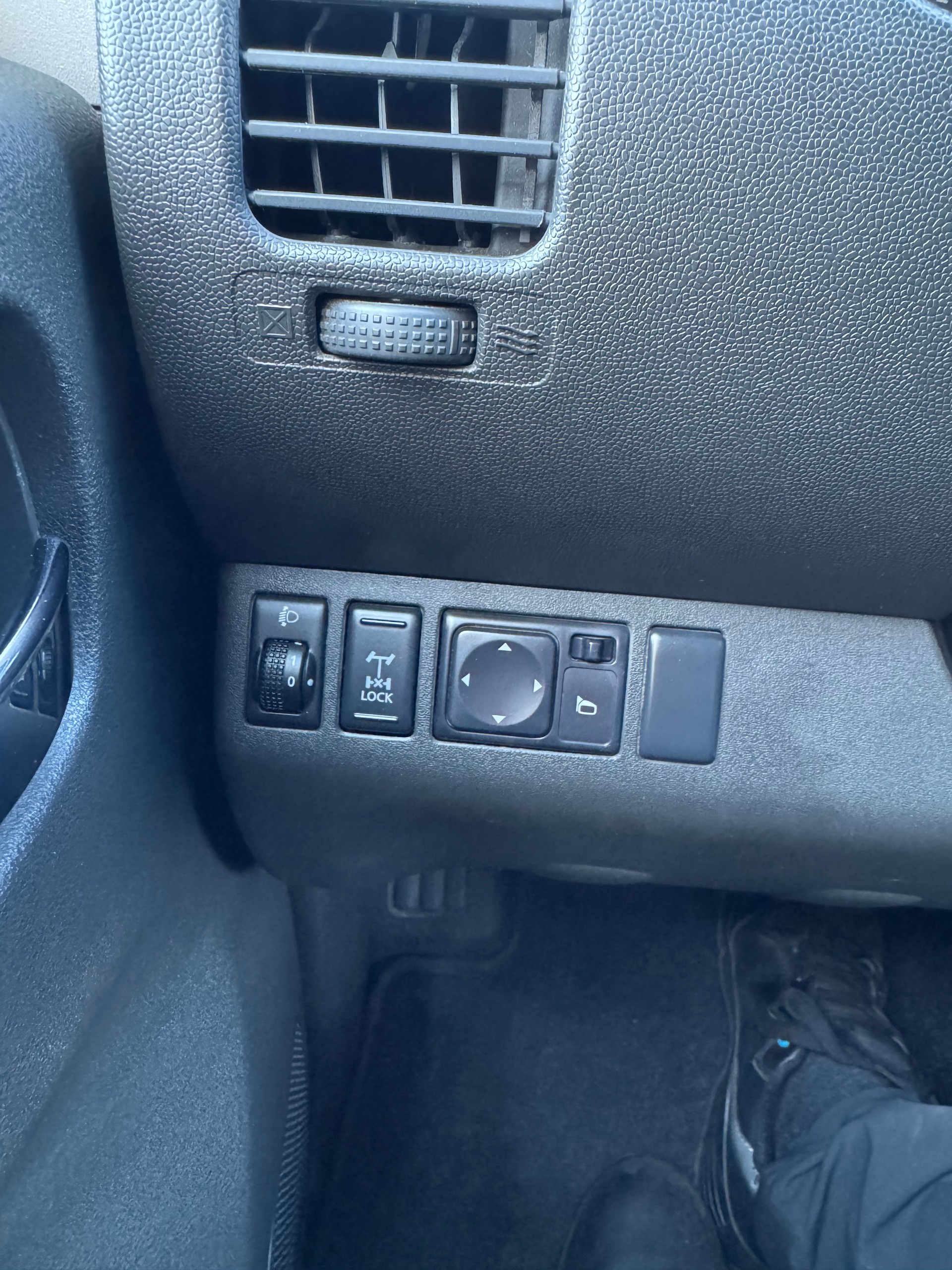 NISSAN Navara Double Cab 2.5 dCi 4WD Automat-image-11