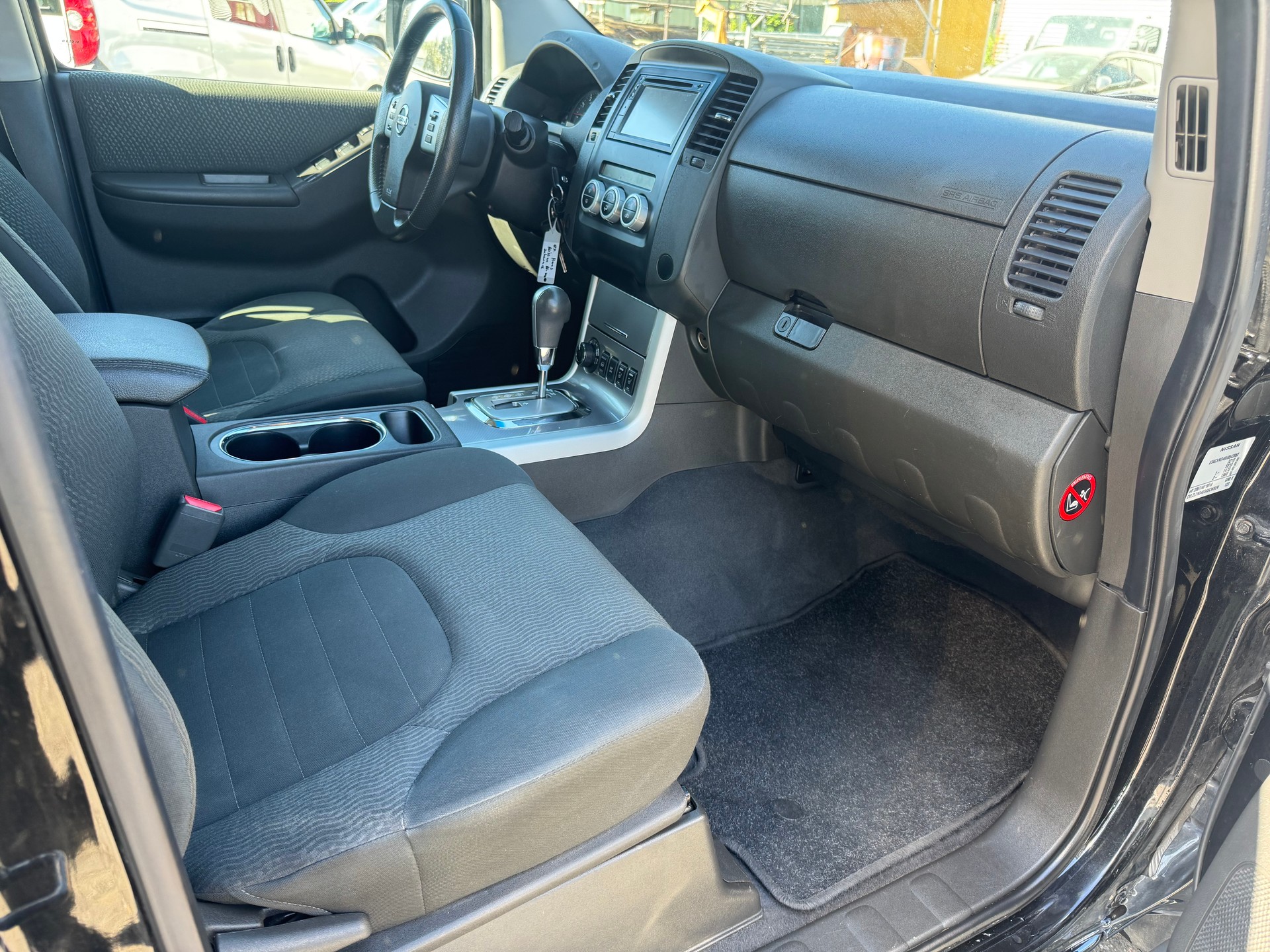 NISSAN Navara Double Cab 2.5 dCi 4WD Automat-image-19