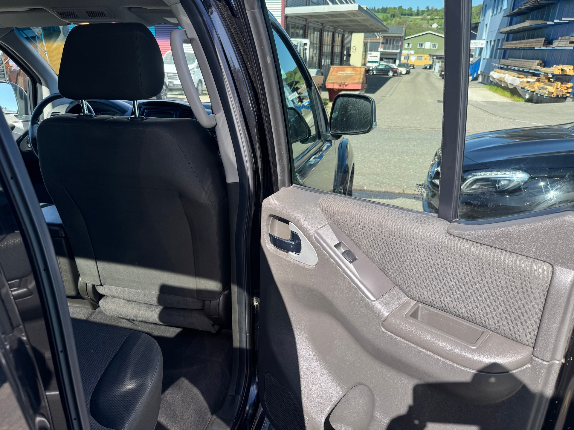NISSAN Navara Double Cab 2.5 dCi 4WD Automat-image-22