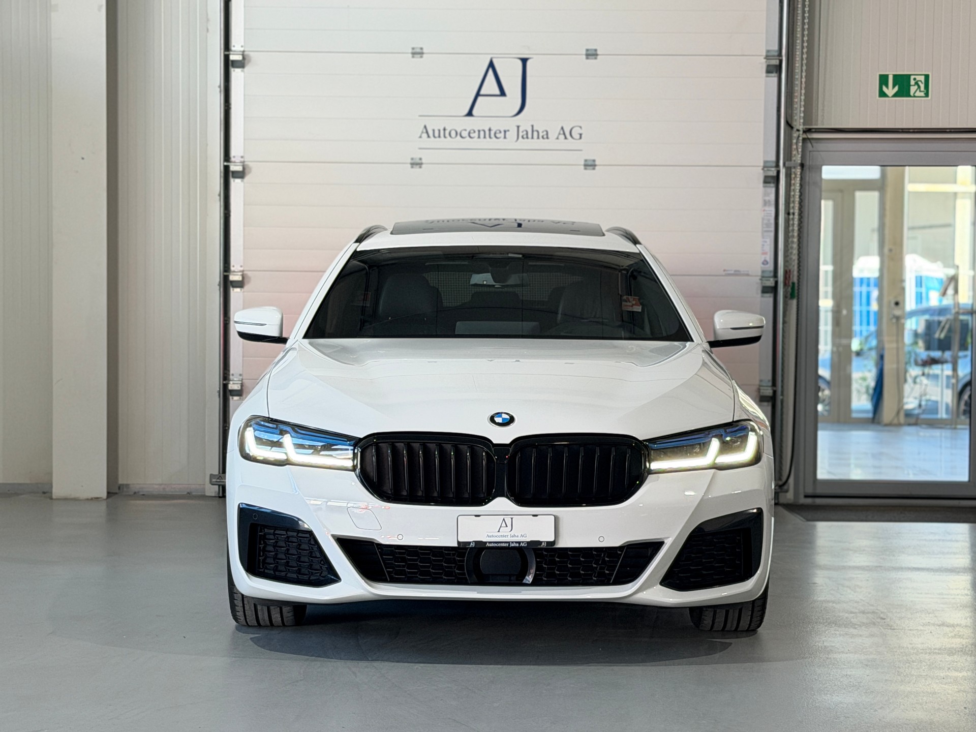 BMW 540d xDrive 48V Touring Pure M Sport Steptronic-image-3