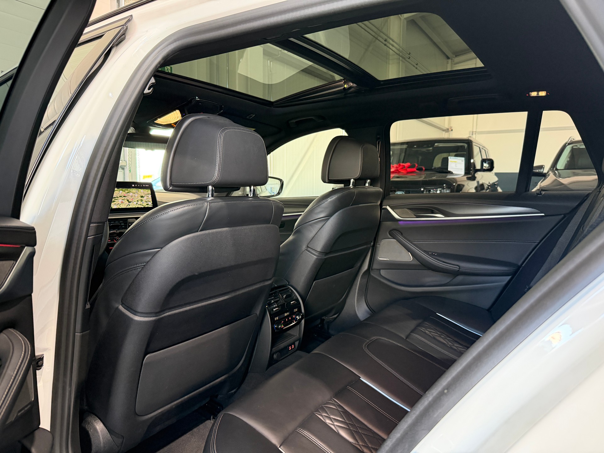 BMW 540d xDrive 48V Touring Pure M Sport Steptronic-image-24