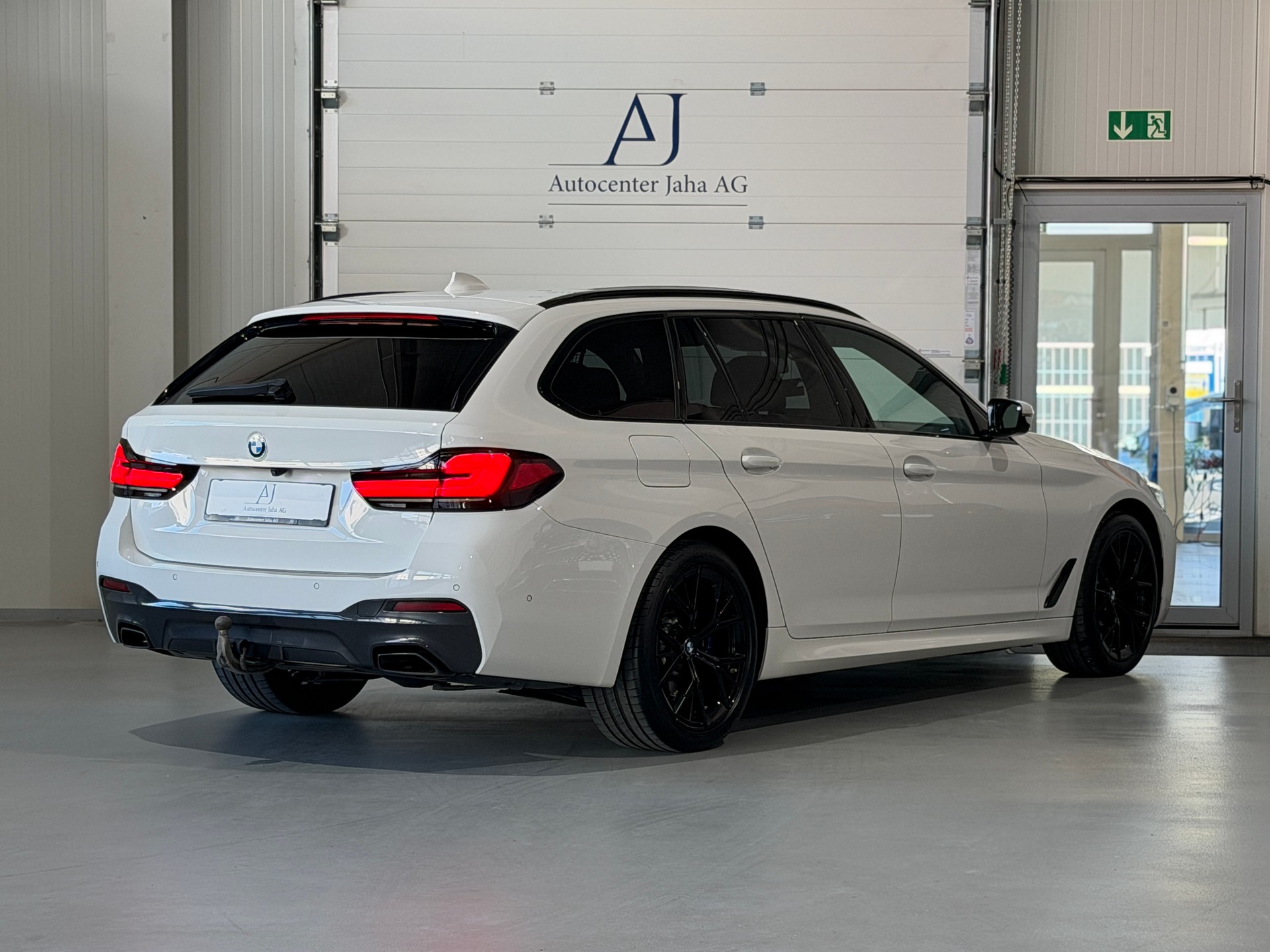 BMW 540d xDrive 48V Touring Pure M Sport Steptronic-image-7