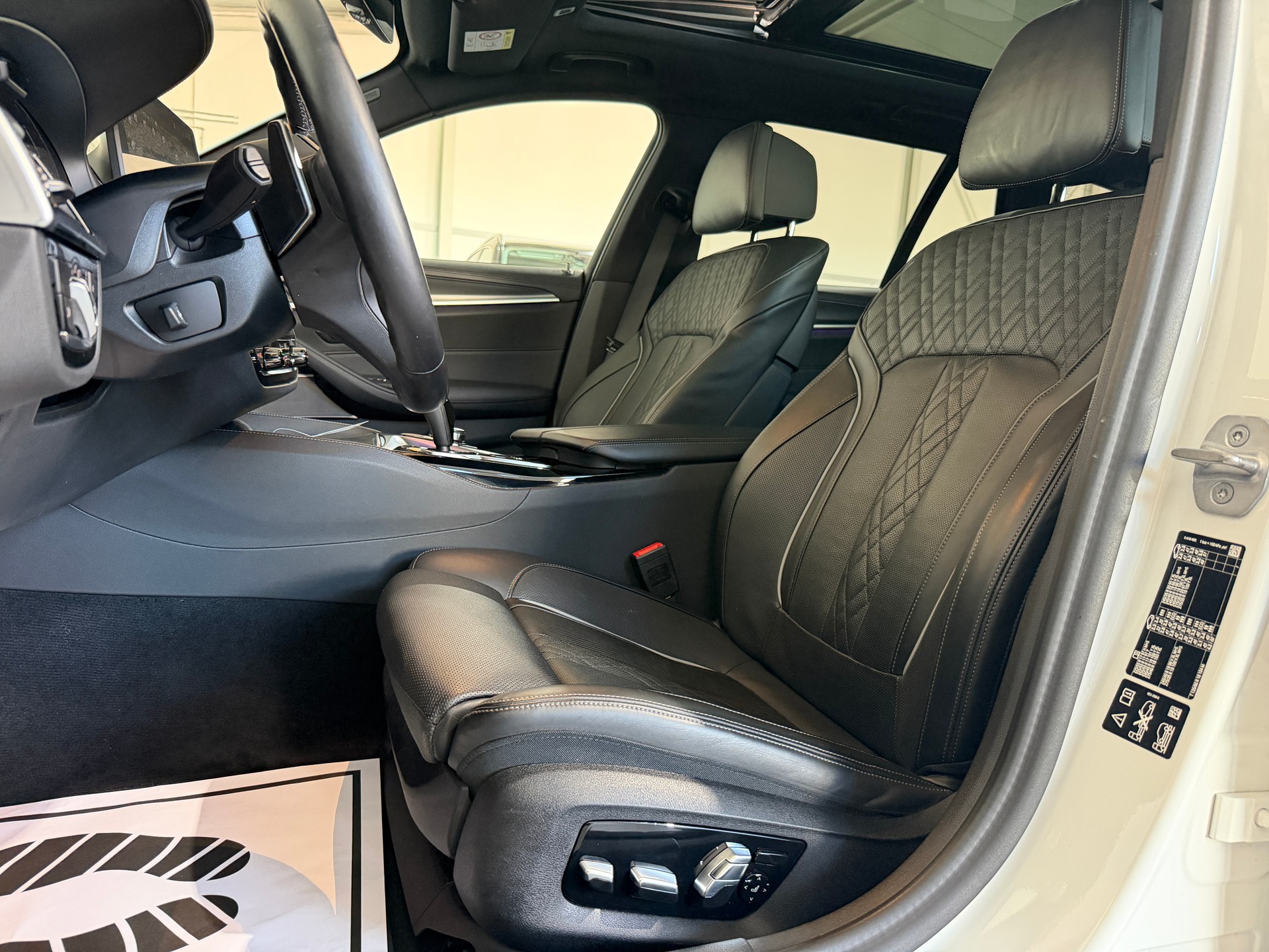 BMW 540d xDrive 48V Touring Pure M Sport Steptronic-image-22