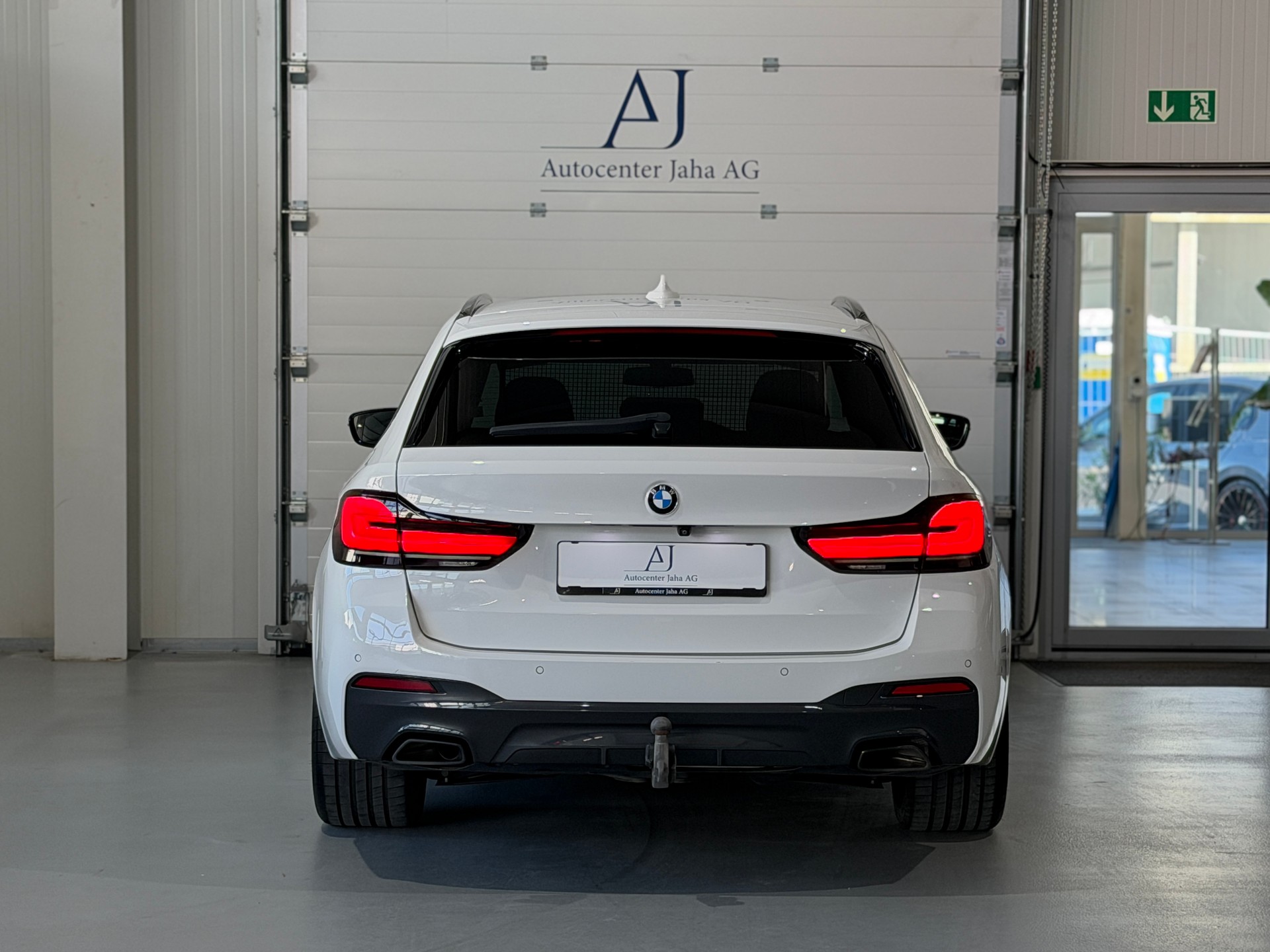 BMW 540d xDrive 48V Touring Pure M Sport Steptronic-image-28