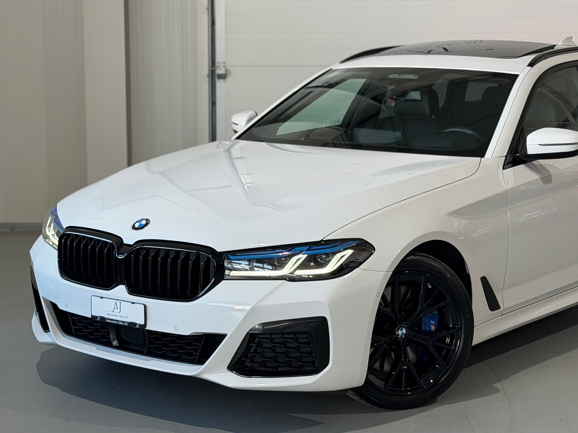 BMW 540d xDrive 48V Touring Pure M Sport Steptronic-image-1