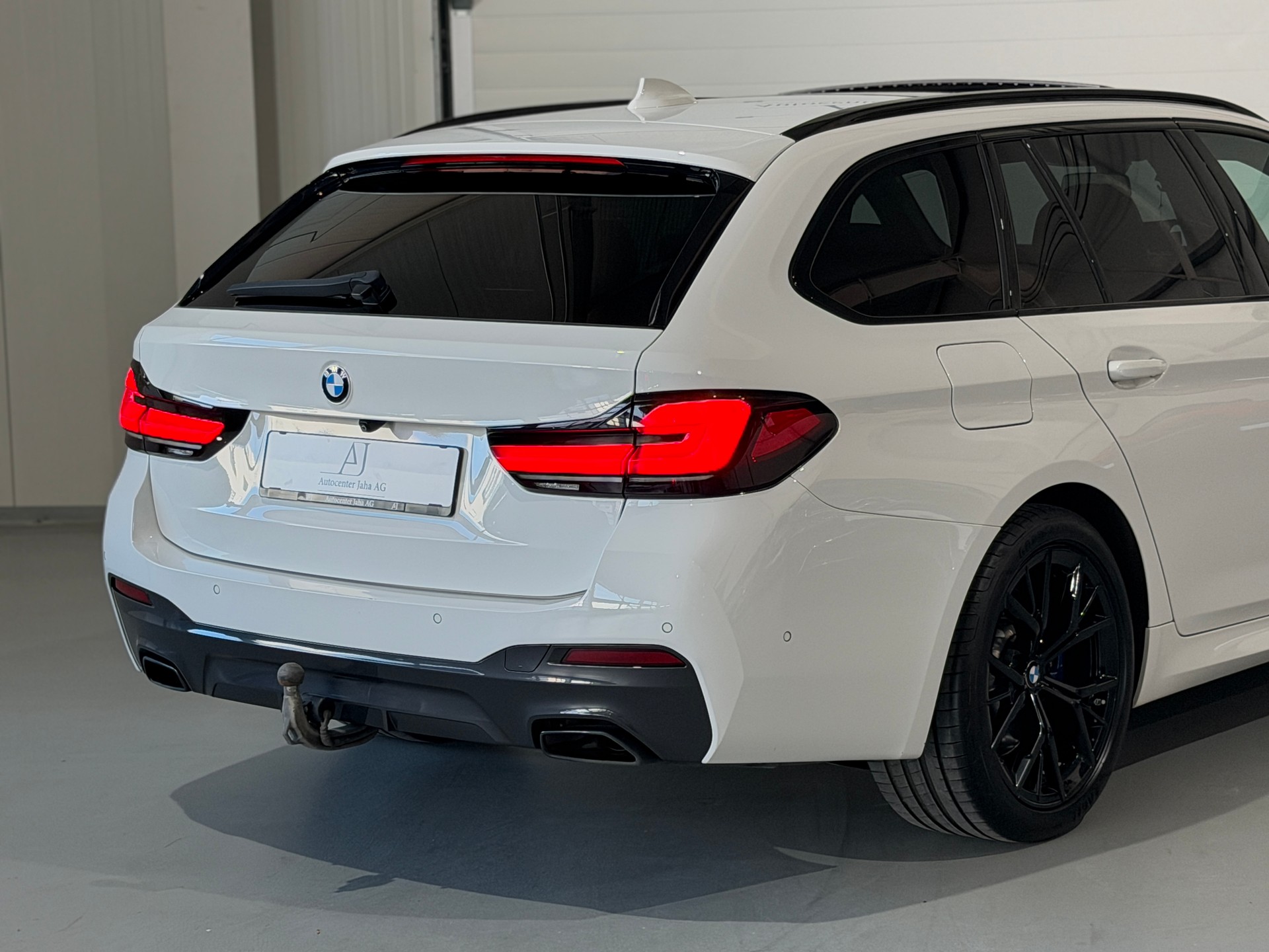 BMW 540d xDrive 48V Touring Pure M Sport Steptronic-image-6