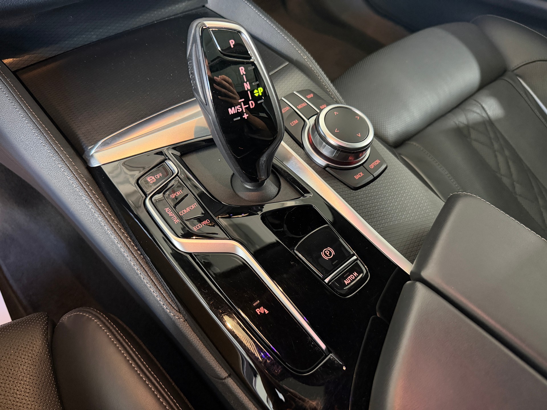 BMW 540d xDrive 48V Touring Pure M Sport Steptronic-image-11