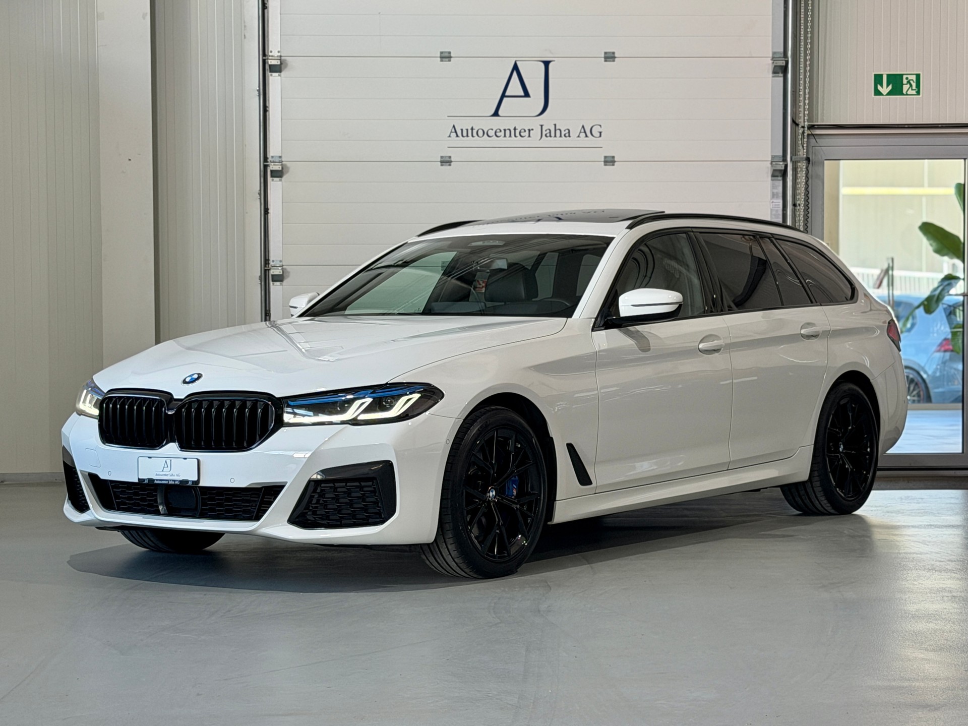 BMW 540d xDrive 48V Touring Pure M Sport Steptronic-image-2
