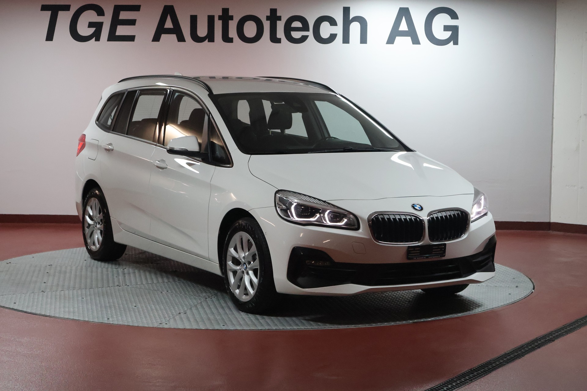 BMW 218d xDrive Gran Tourer Steptronic-showroom-element-2