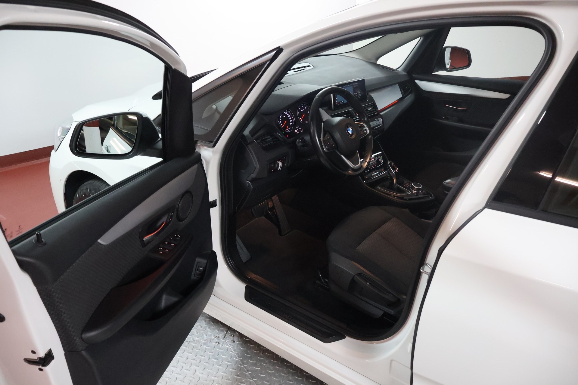 BMW 218d xDrive Gran Tourer Steptronic-image-5