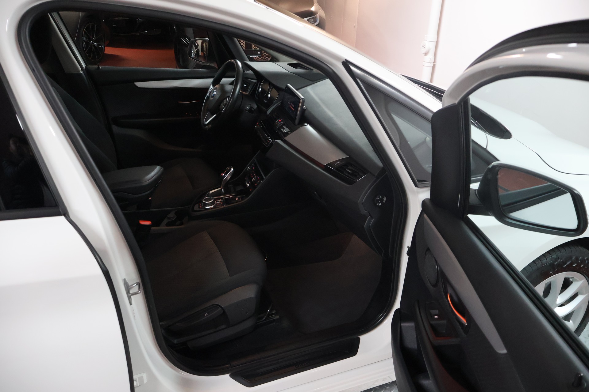 BMW 218d xDrive Gran Tourer Steptronic-image-12