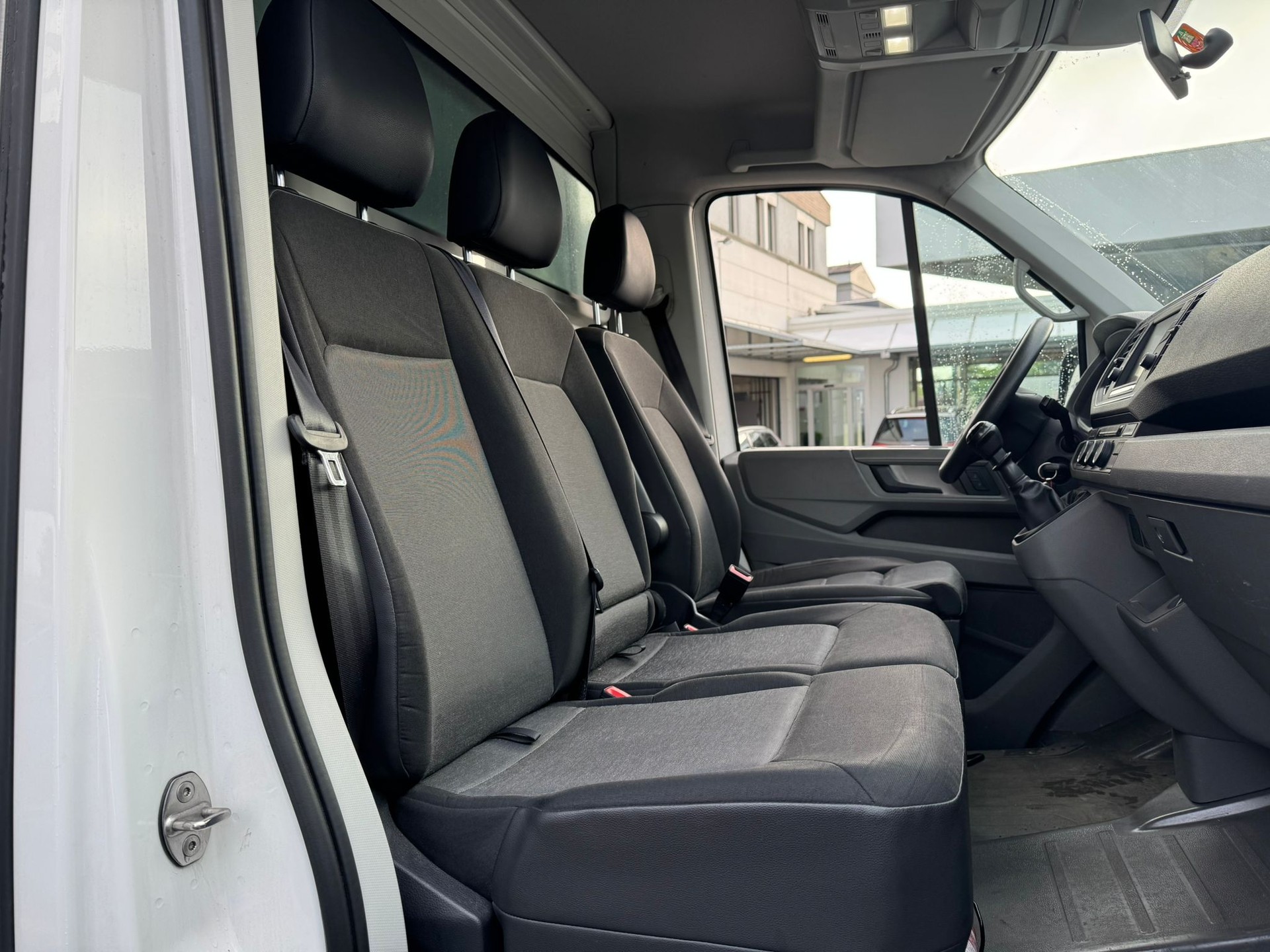 VW Crafter 35 2.0 TDI L4-image-11