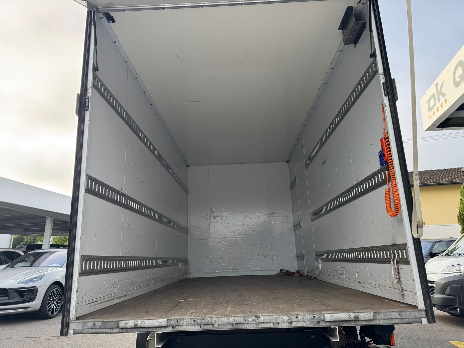 VW Crafter 35 2.0 TDI L4-image-9