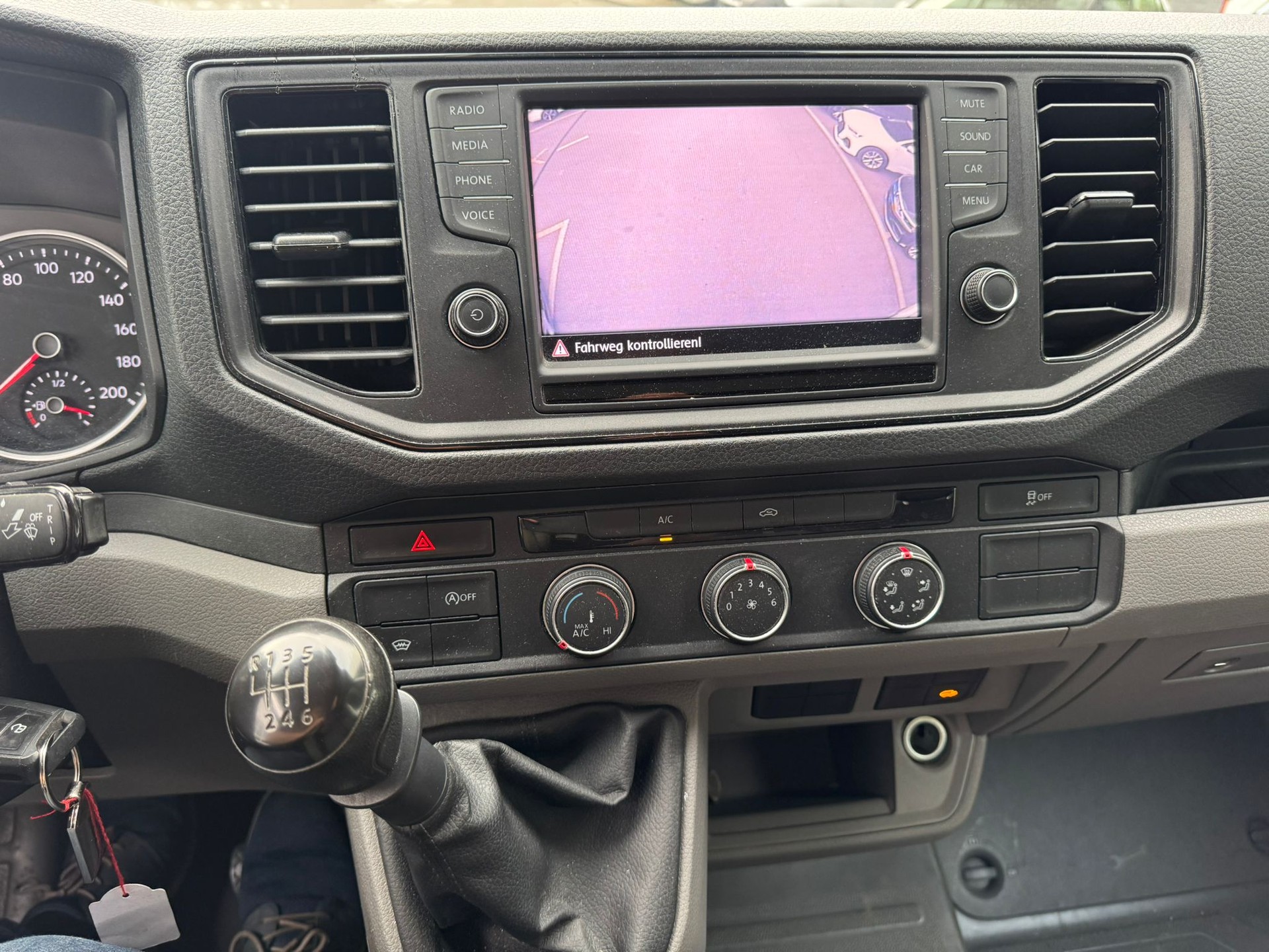 VW Crafter 35 2.0 TDI L4-image-15
