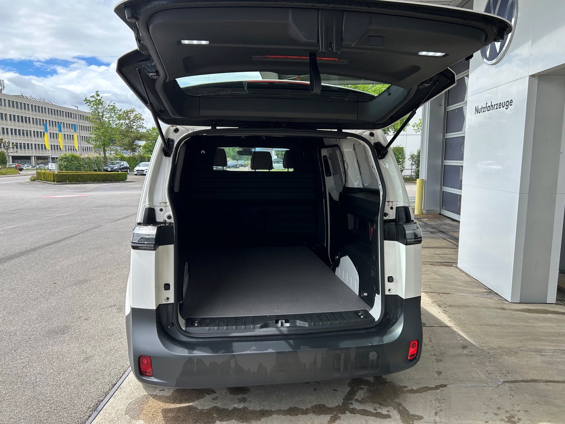 VW ID. Buzz Cargo-image-6