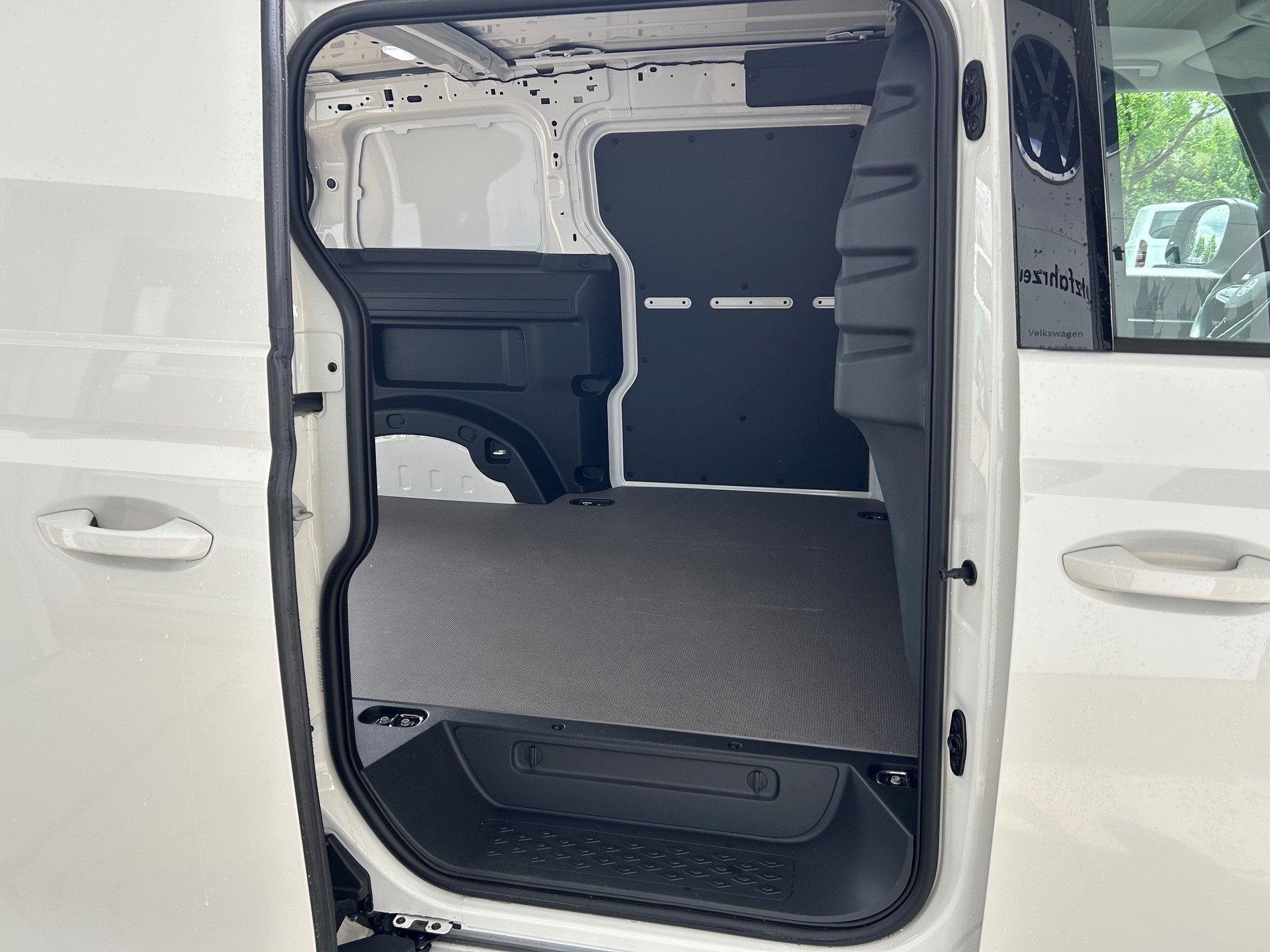 VW ID. Buzz Cargo-image-8