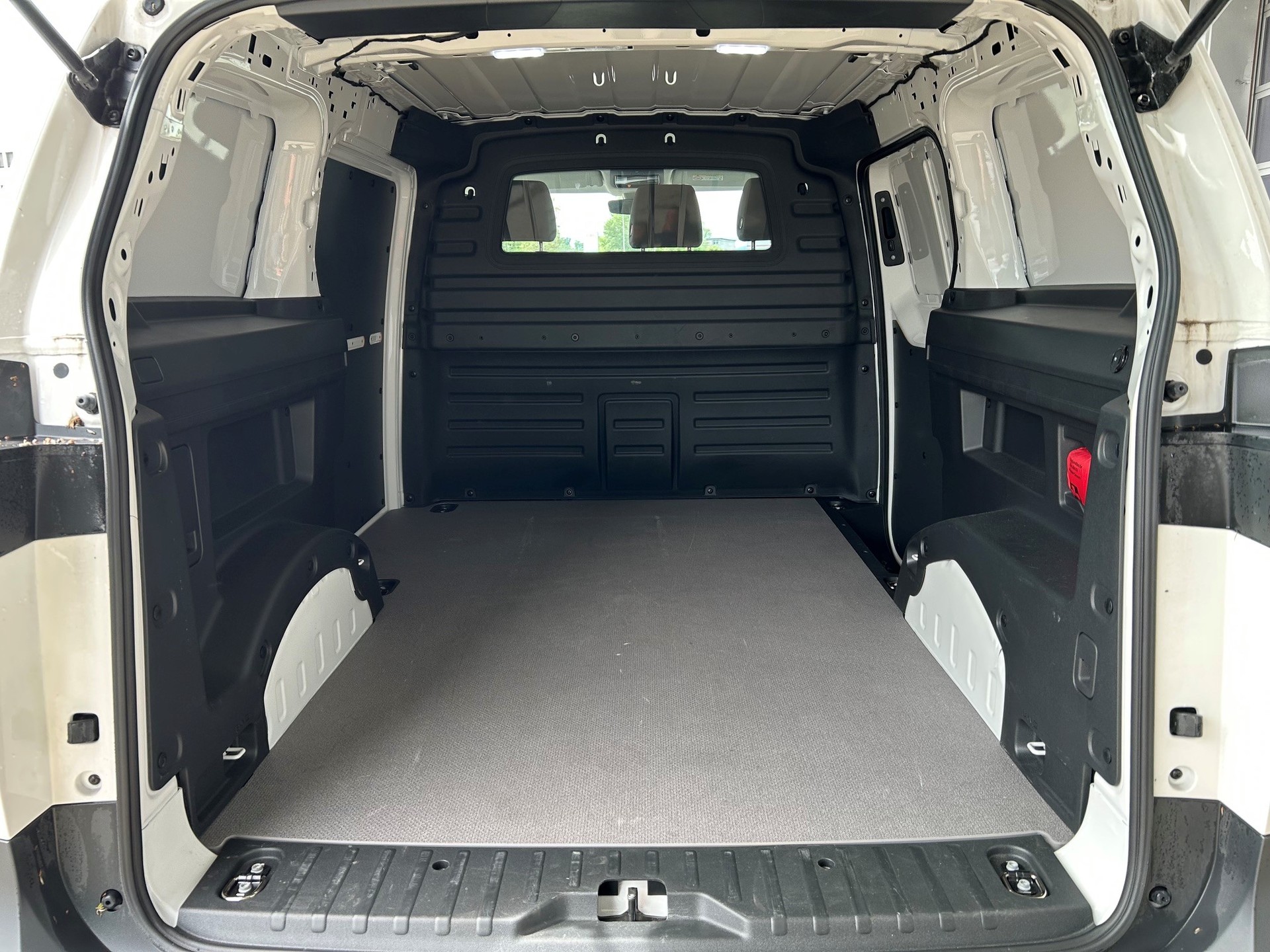 VW ID. Buzz Cargo-image-7