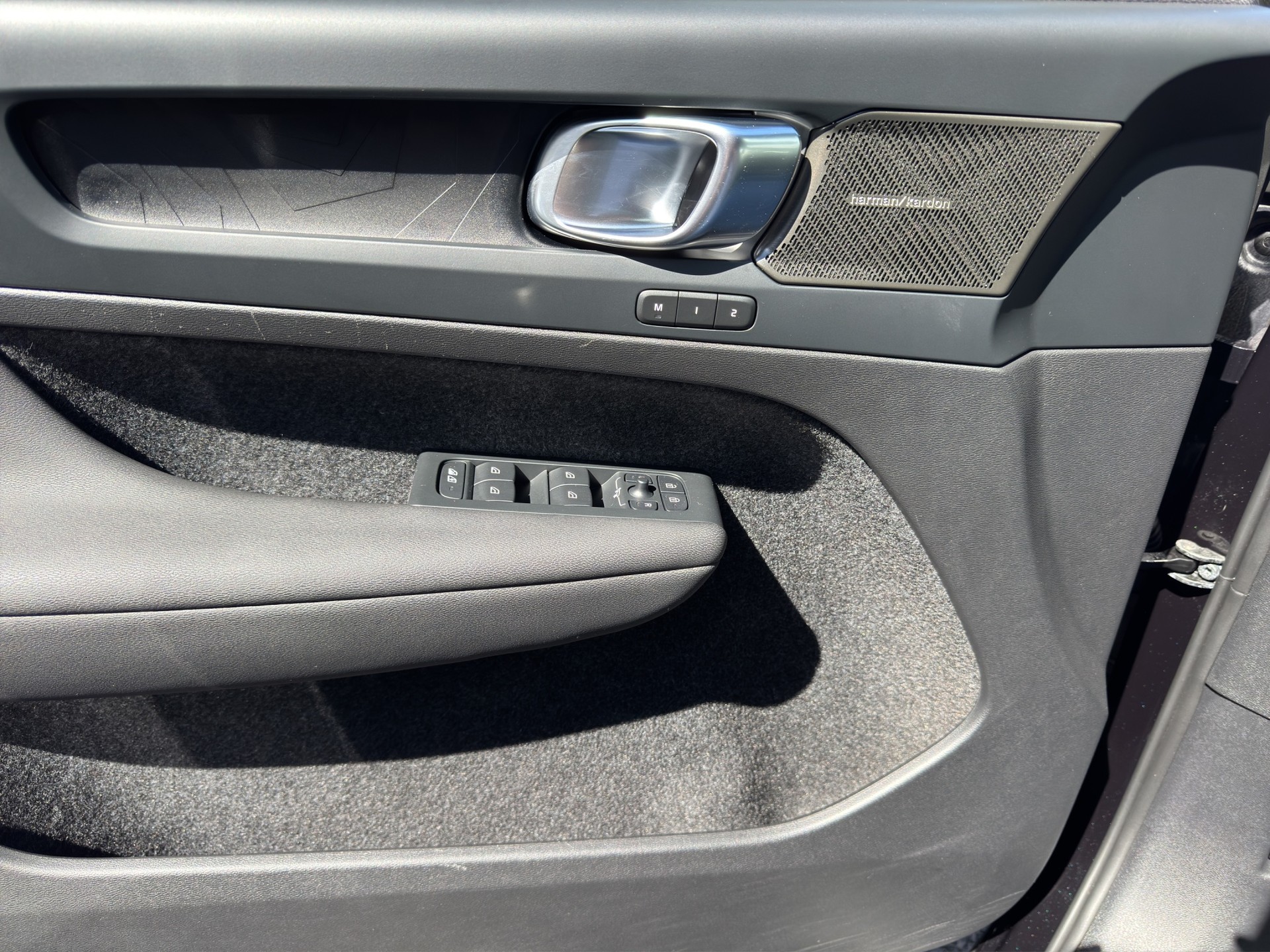 VOLVO XC40 T5 PHEV Ultimate Dark DCT-image-9