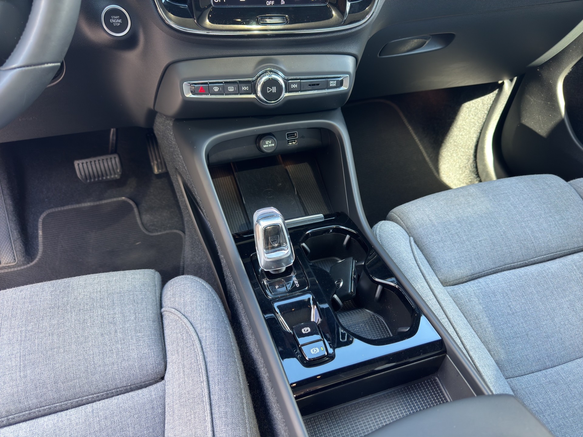 VOLVO XC40 T5 PHEV Ultimate Dark DCT-image-13
