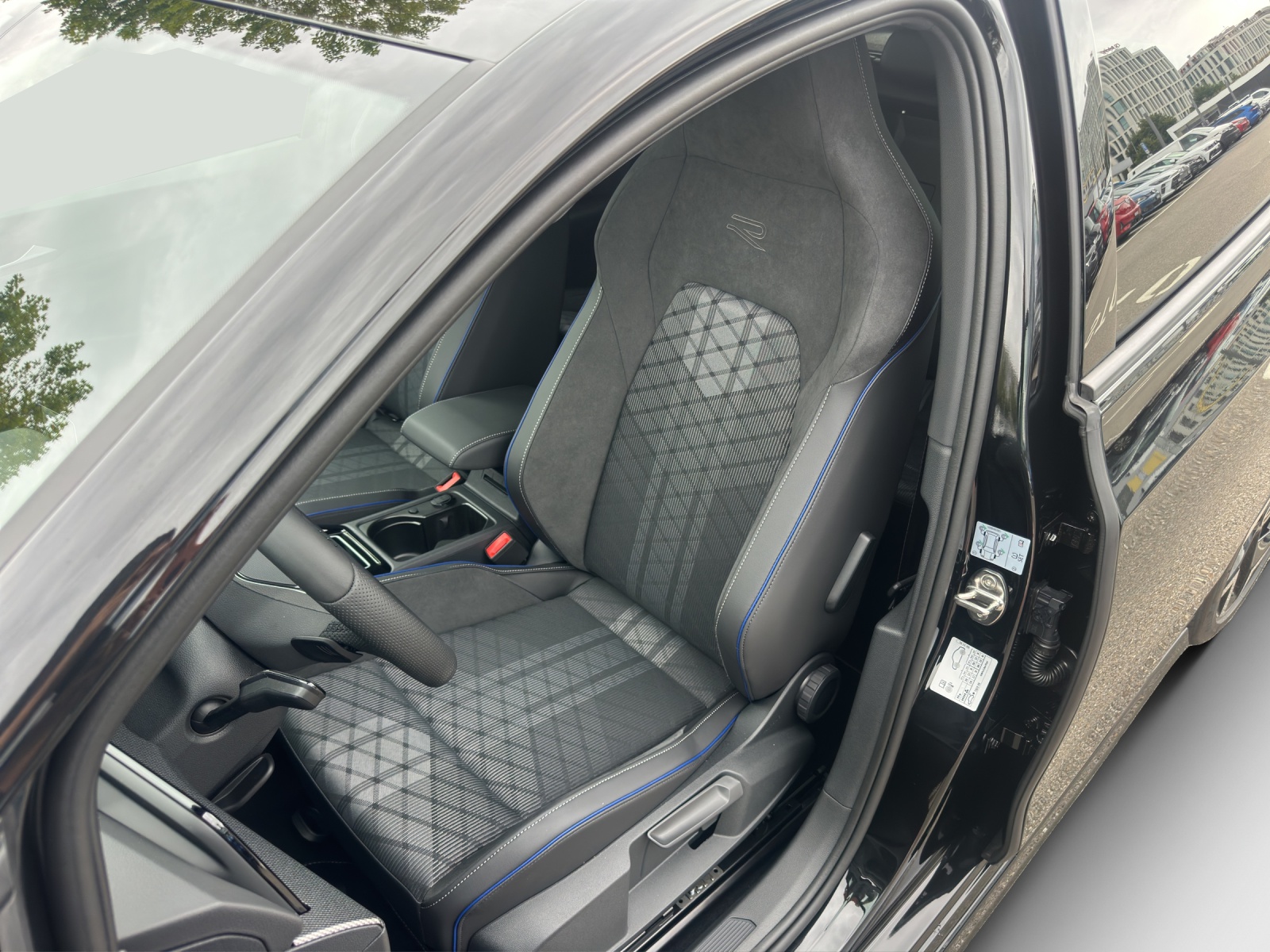 VW Golf 1.5 e TSI mHEV R-Line DSG-image-14