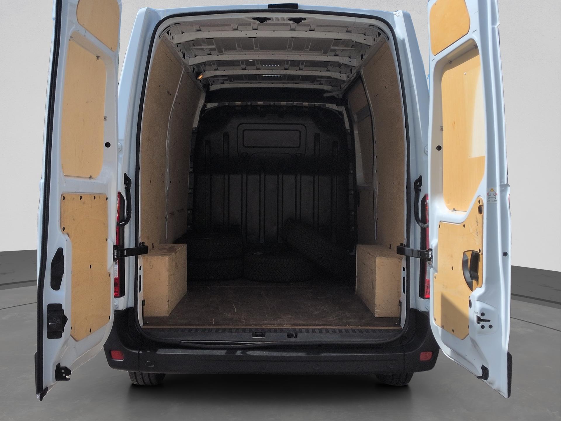 RENAULT Master T35 2.3 Blue dCi 135 L3H2-image-13