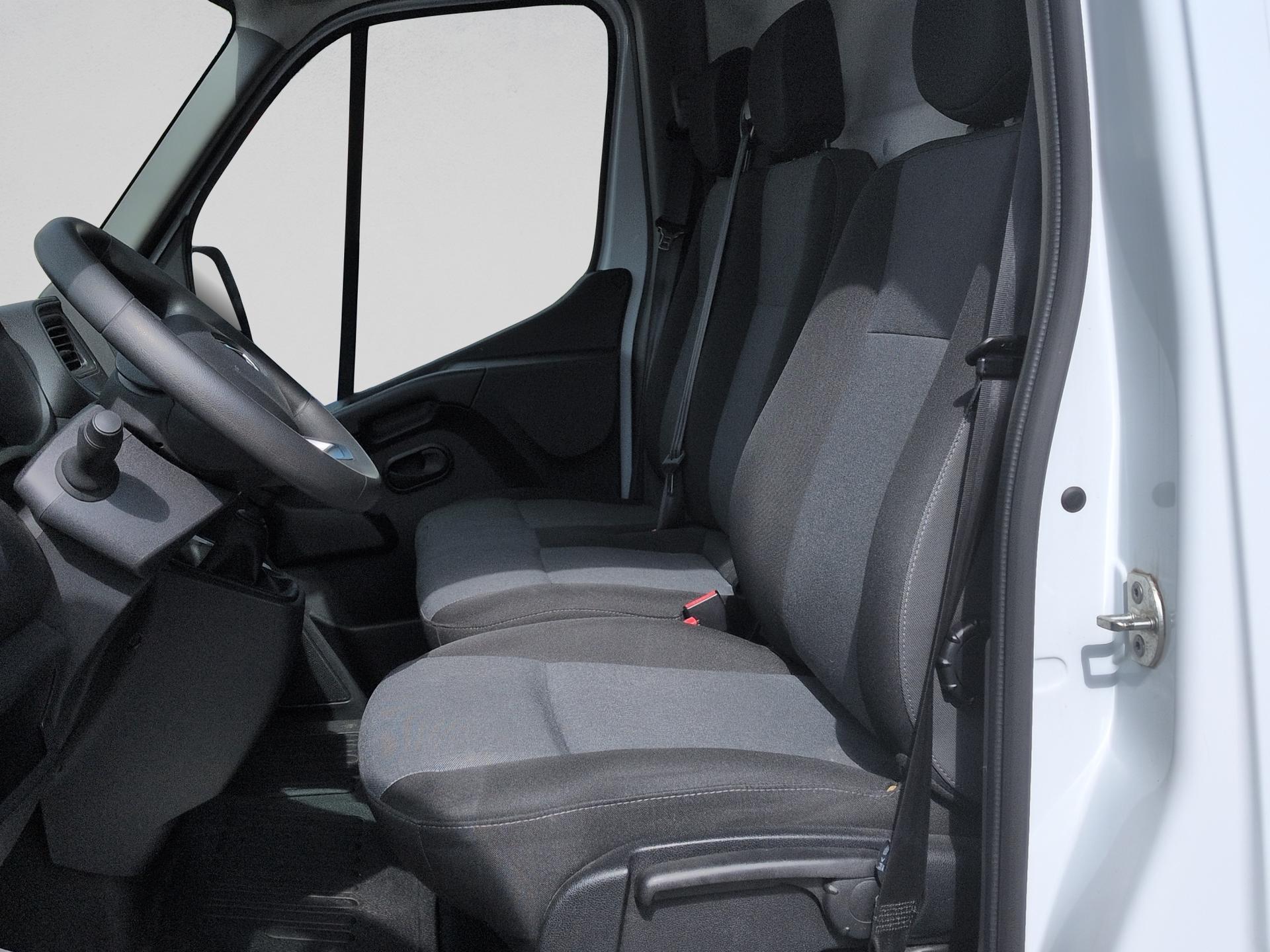 RENAULT Master T35 2.3 Blue dCi 135 L3H2-image-7