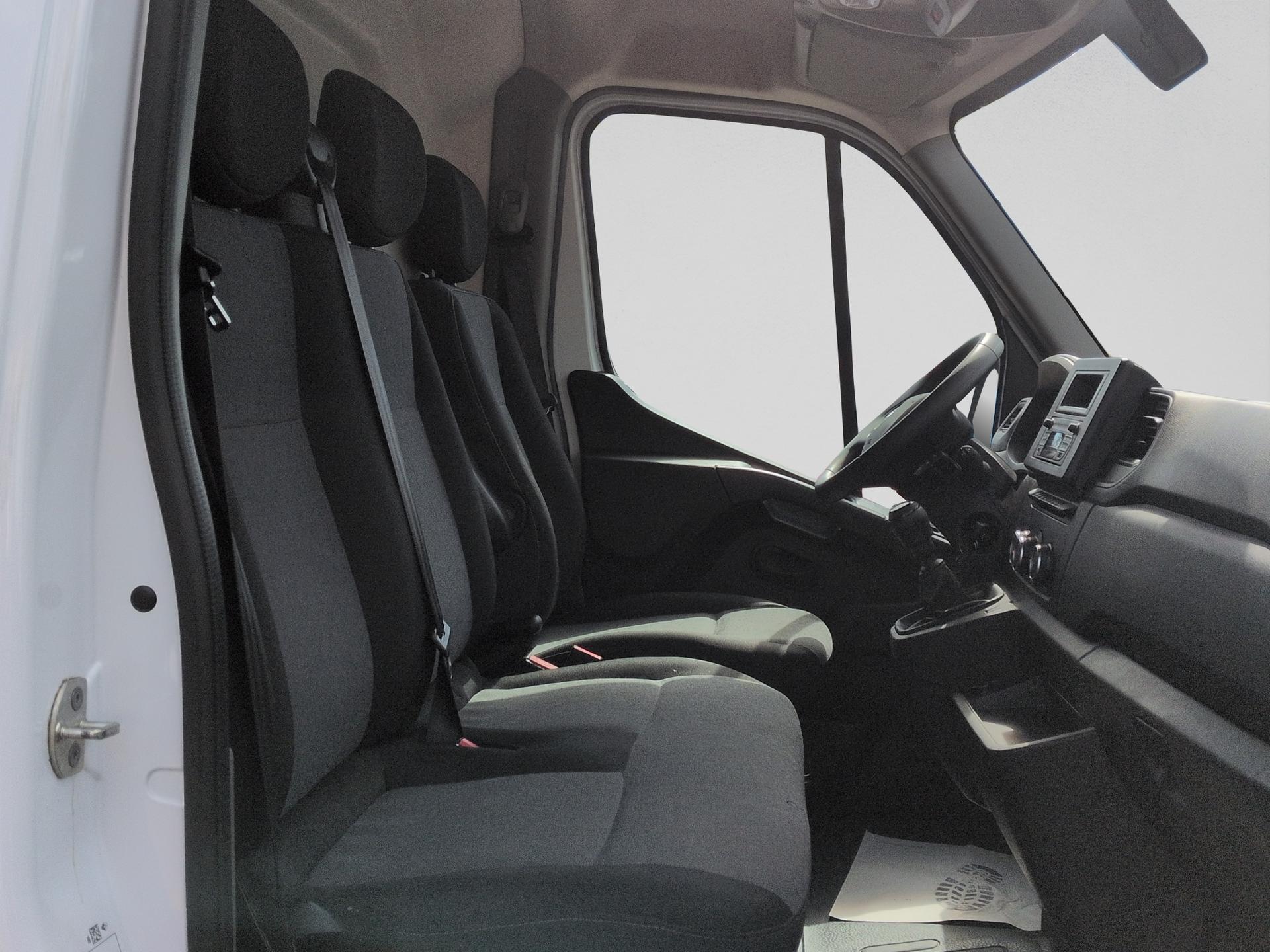 RENAULT Master T35 2.3 Blue dCi 135 L3H2-image-14