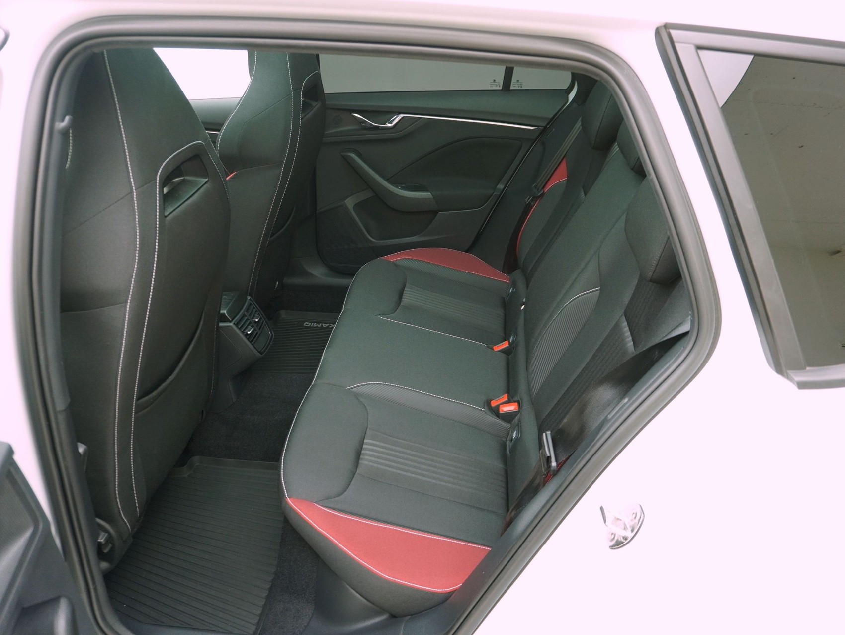SKODA Kamiq 1.5 TSI DSG Monte Carlo-image-11