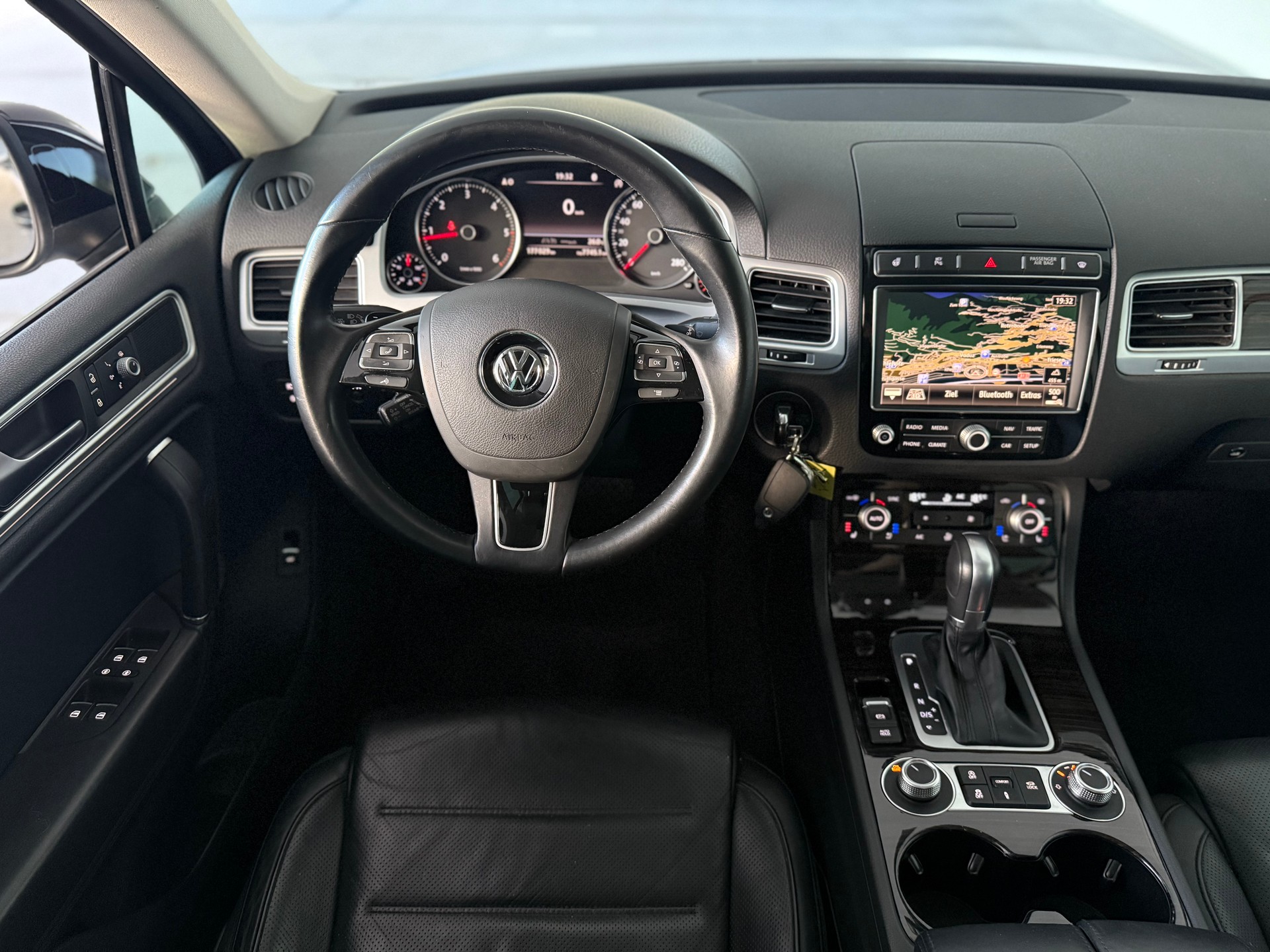 VW Touareg 3.0 TDI BMT Highline-image-9