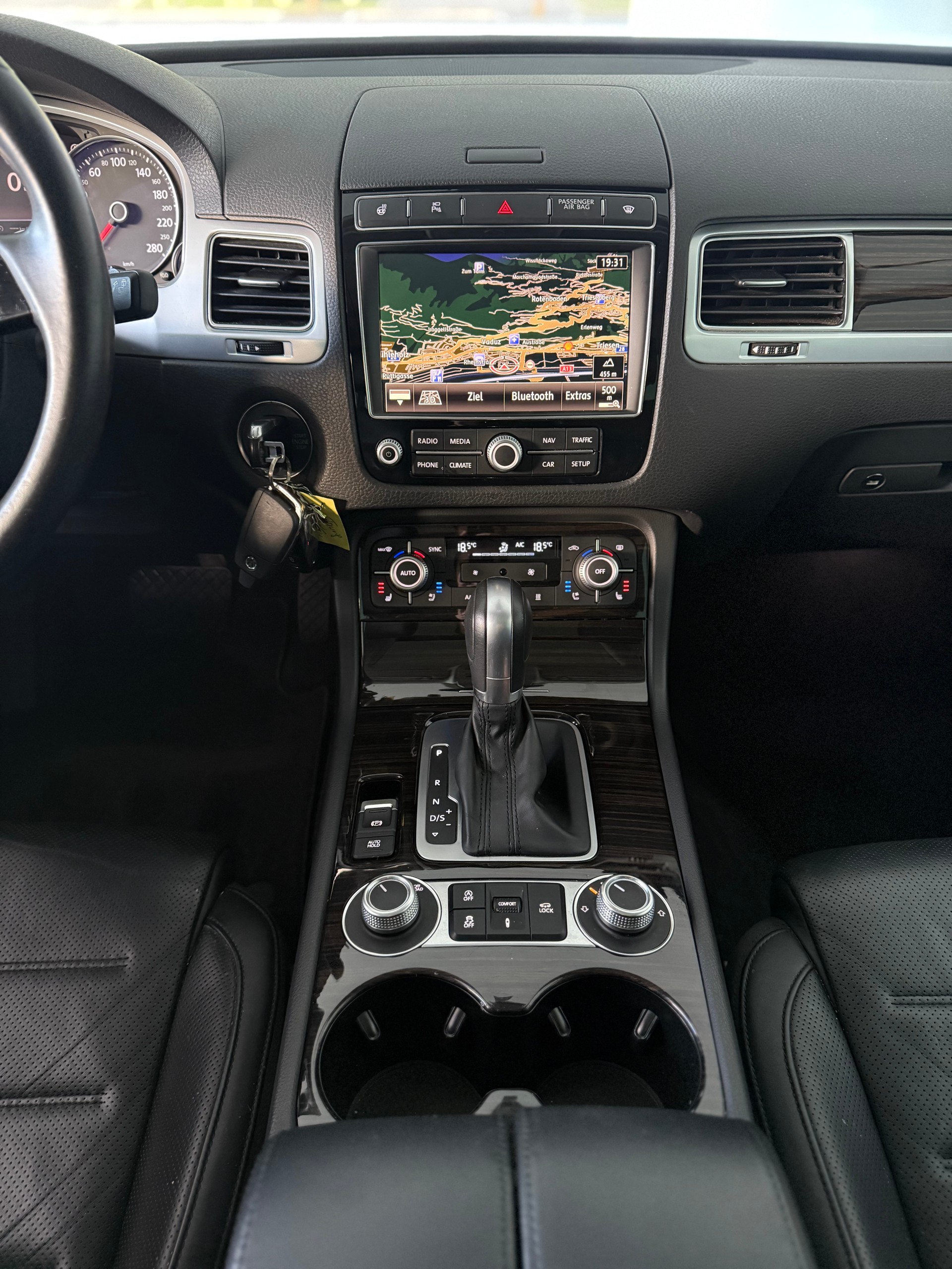 VW Touareg 3.0 TDI BMT Highline-image-13