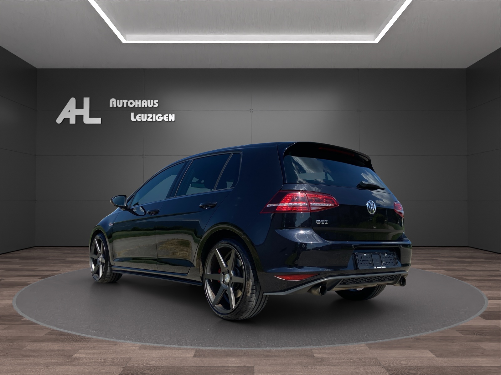 VW Golf 2.0 TSI GTI Performance DSG-image-2